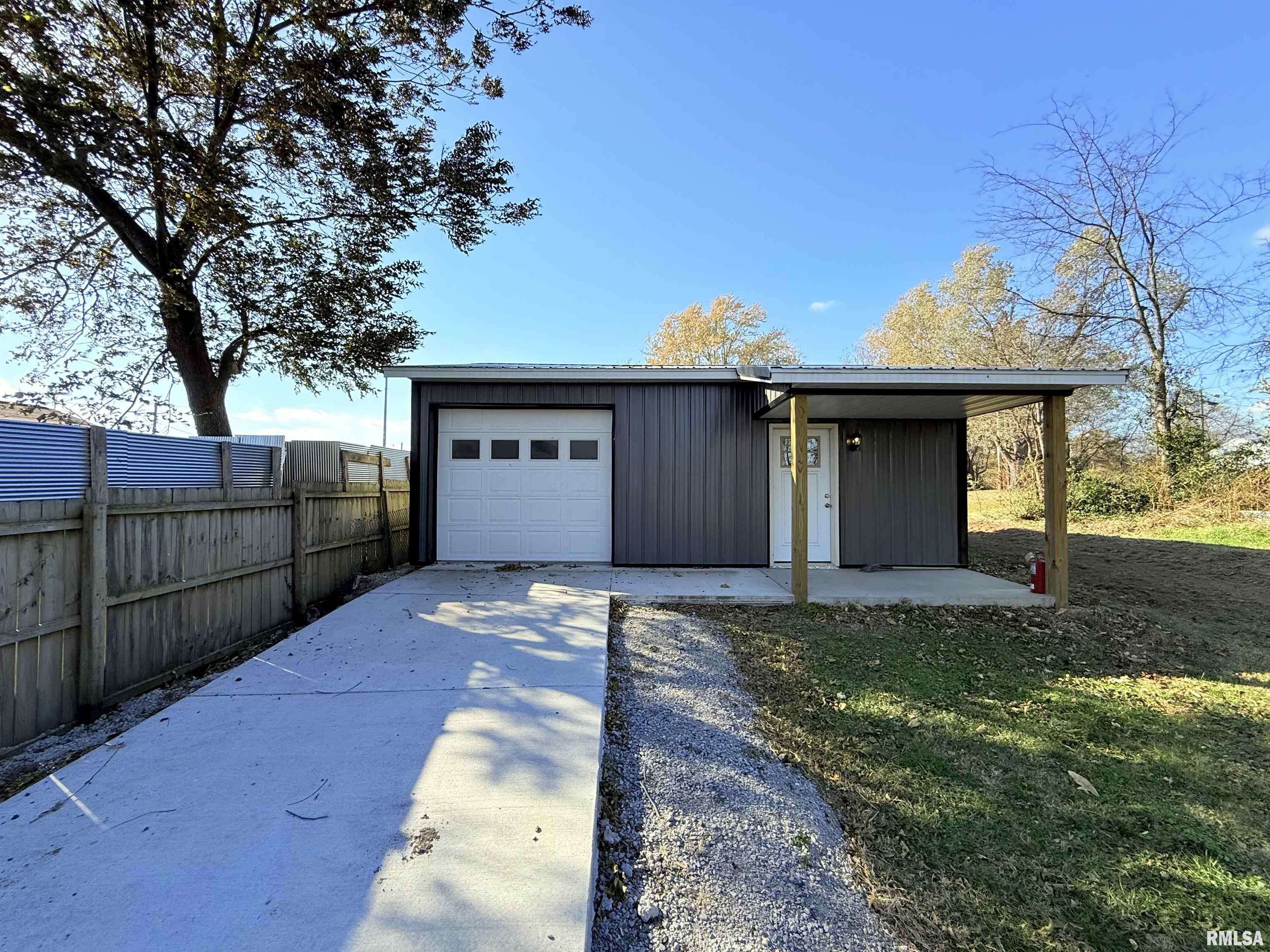 Harrisburg, IL 62946,1523 S MCKINLEY ST