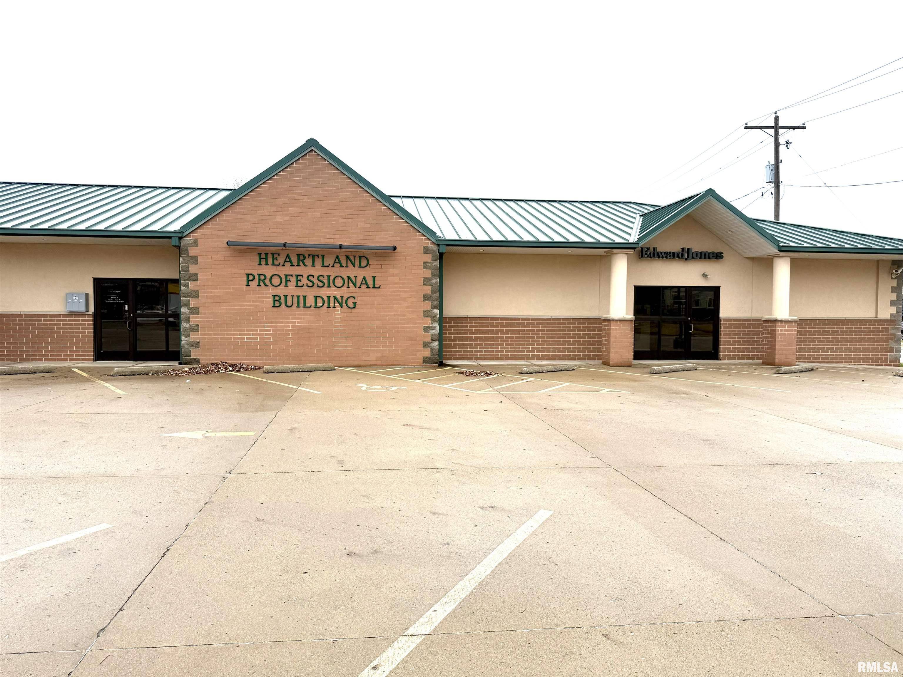 West Frankfort, IL 62896,215B N LOGAN ST