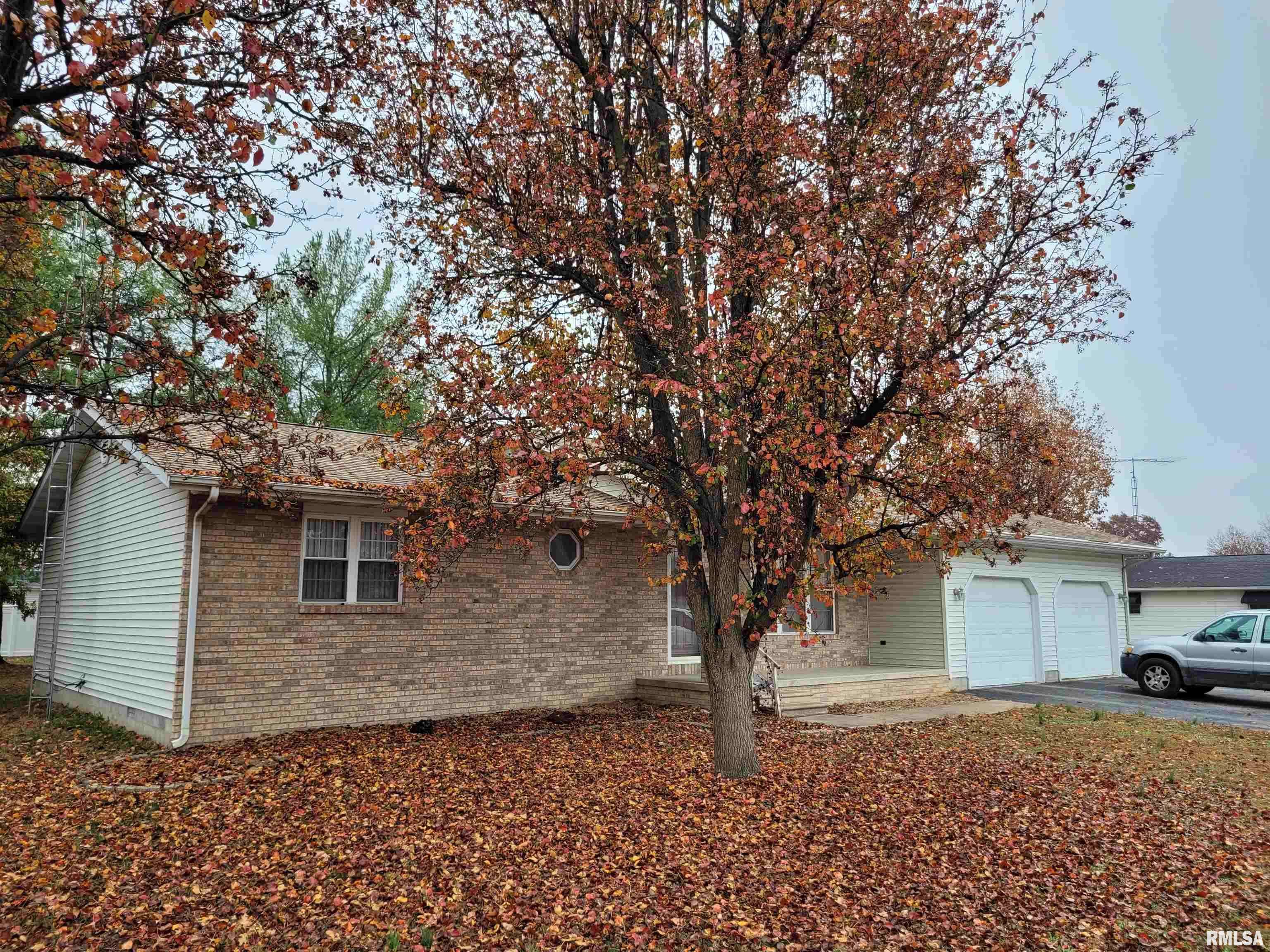 Radom, IL 62876,469 E MAIN ST