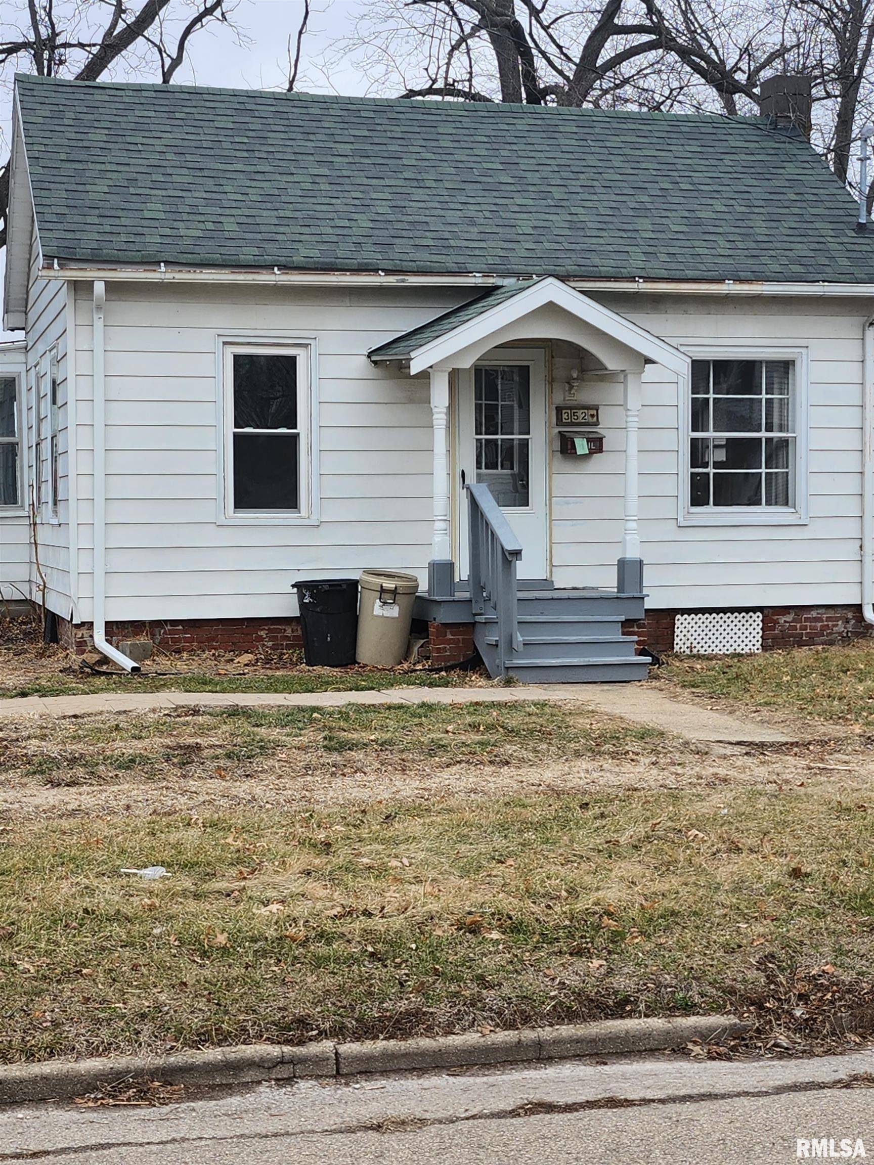 Canton, IL 61520,352 N 2ND AVE