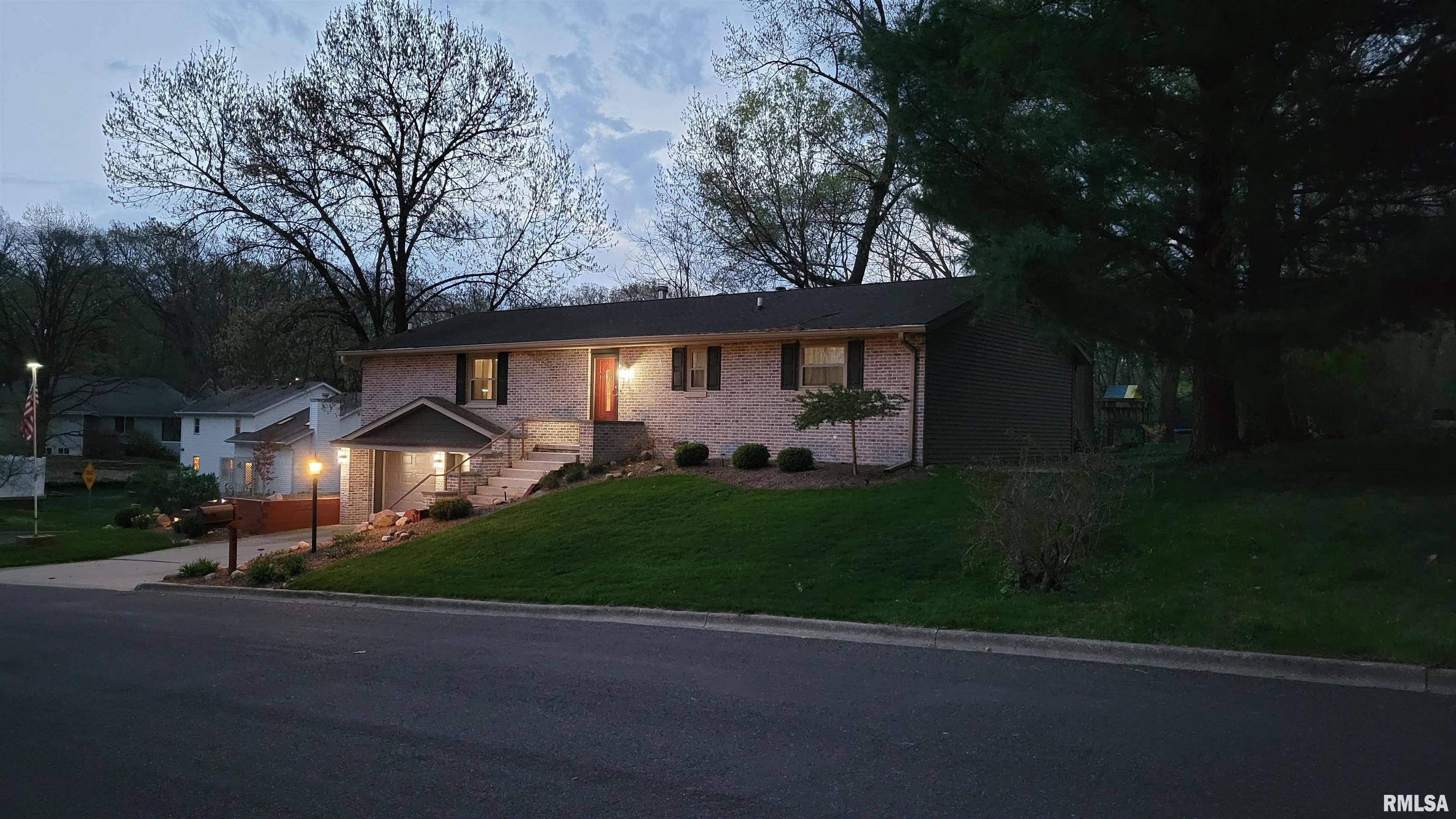 East Peoria, IL 61611,101 HONEY LOCUST AVE