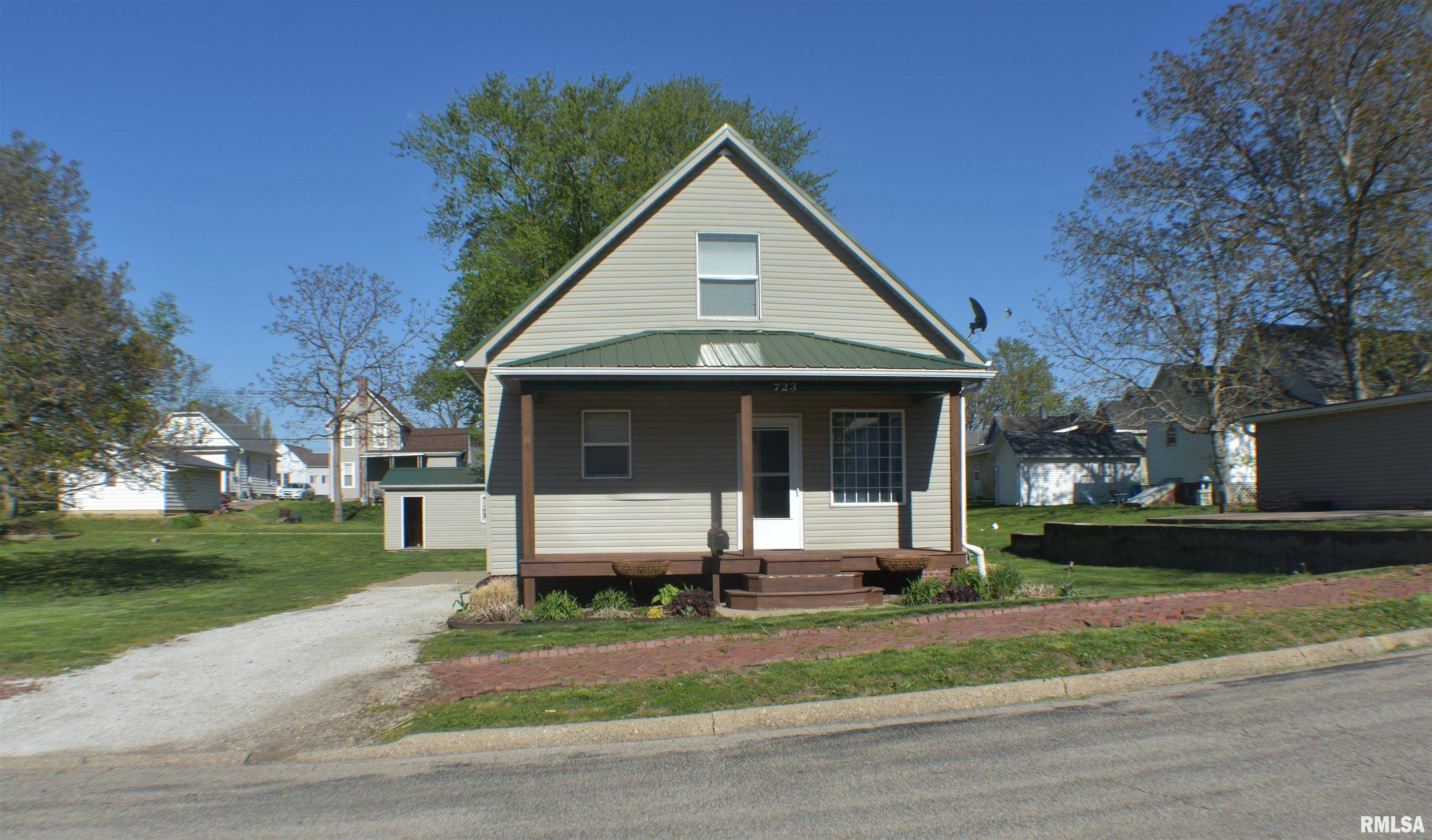 Canton, IL 61520,723 N AVENUE B