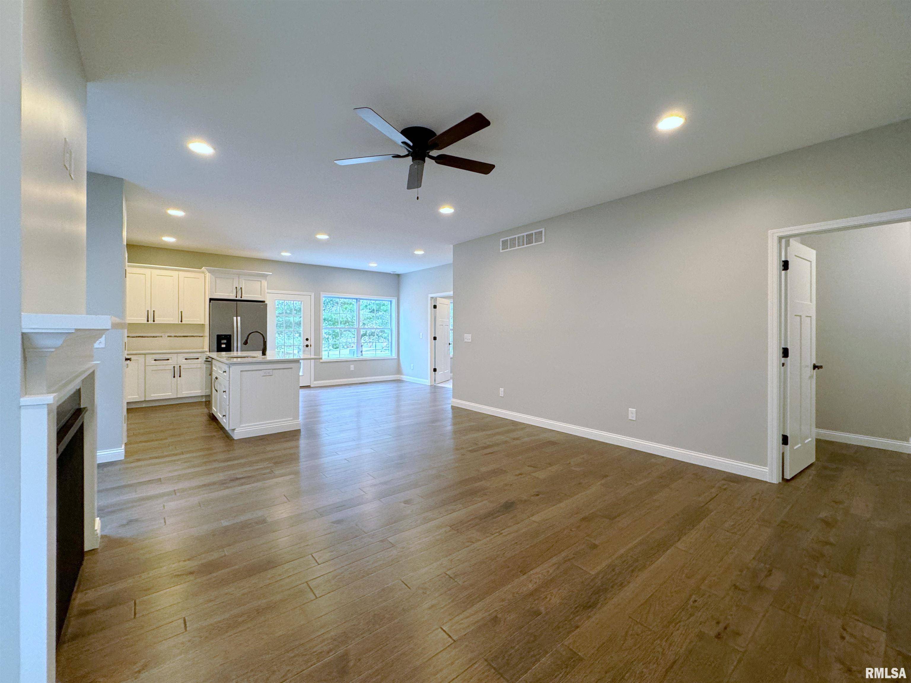 Peoria, IL 61615,7622 N Walnutbend DR #28