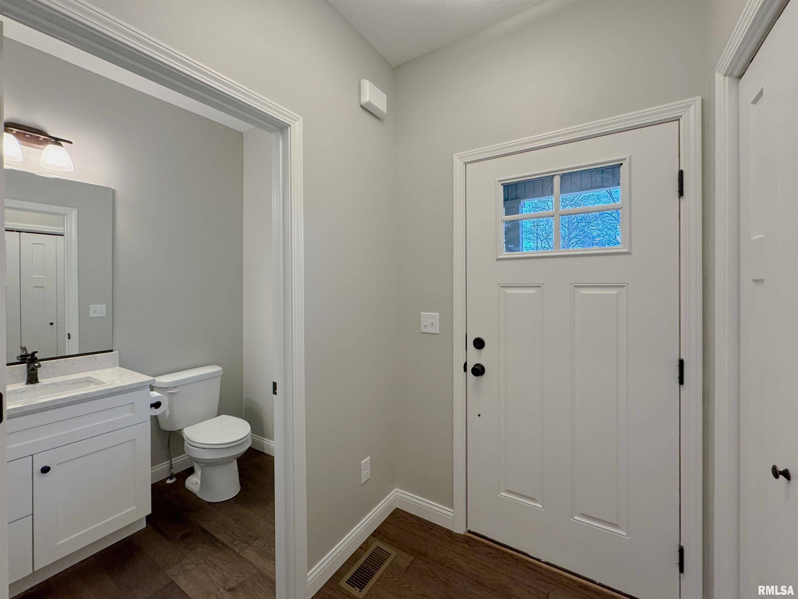 Peoria, IL 61615,7622 N Walnutbend DR #28