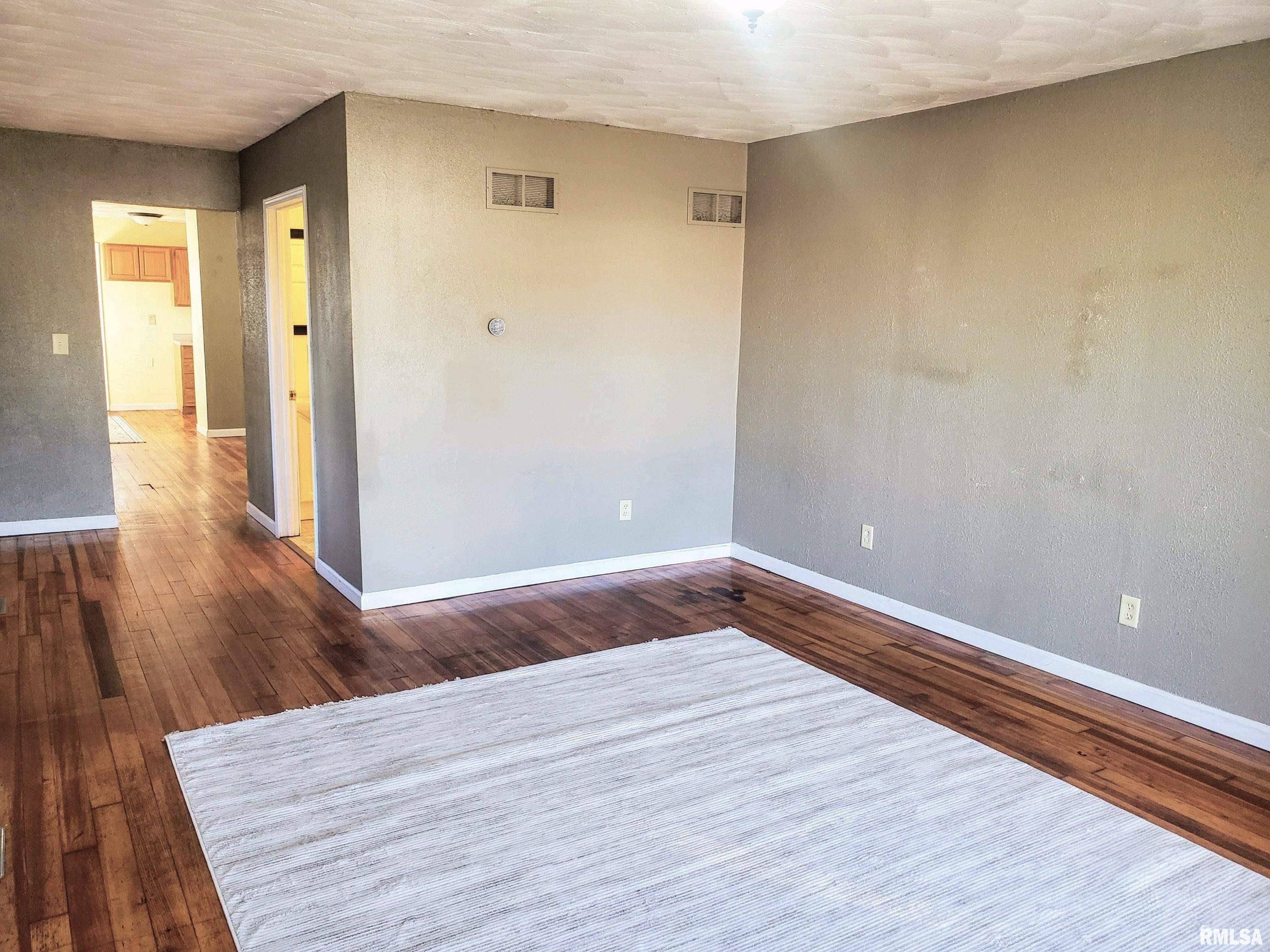 Pekin, IL 61554,402 S 3RD ST