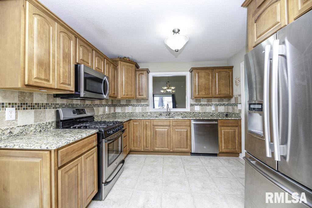 Lacon, IL 61540,523 EAGLE DR
