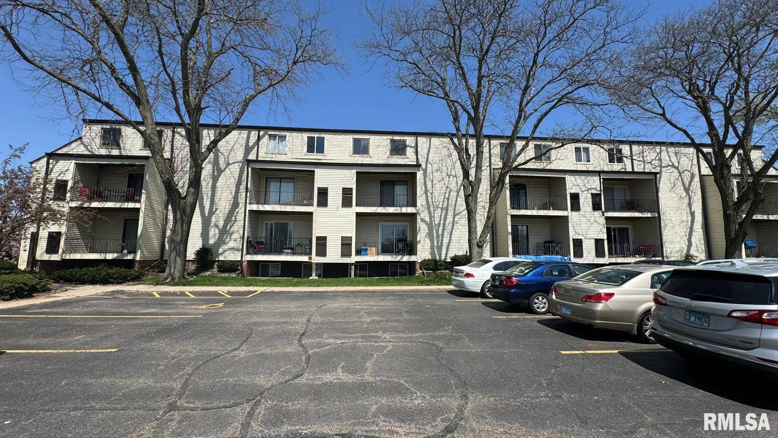 Peoria, IL 61614,3119 W WILLOW KNOLLS RD #46B