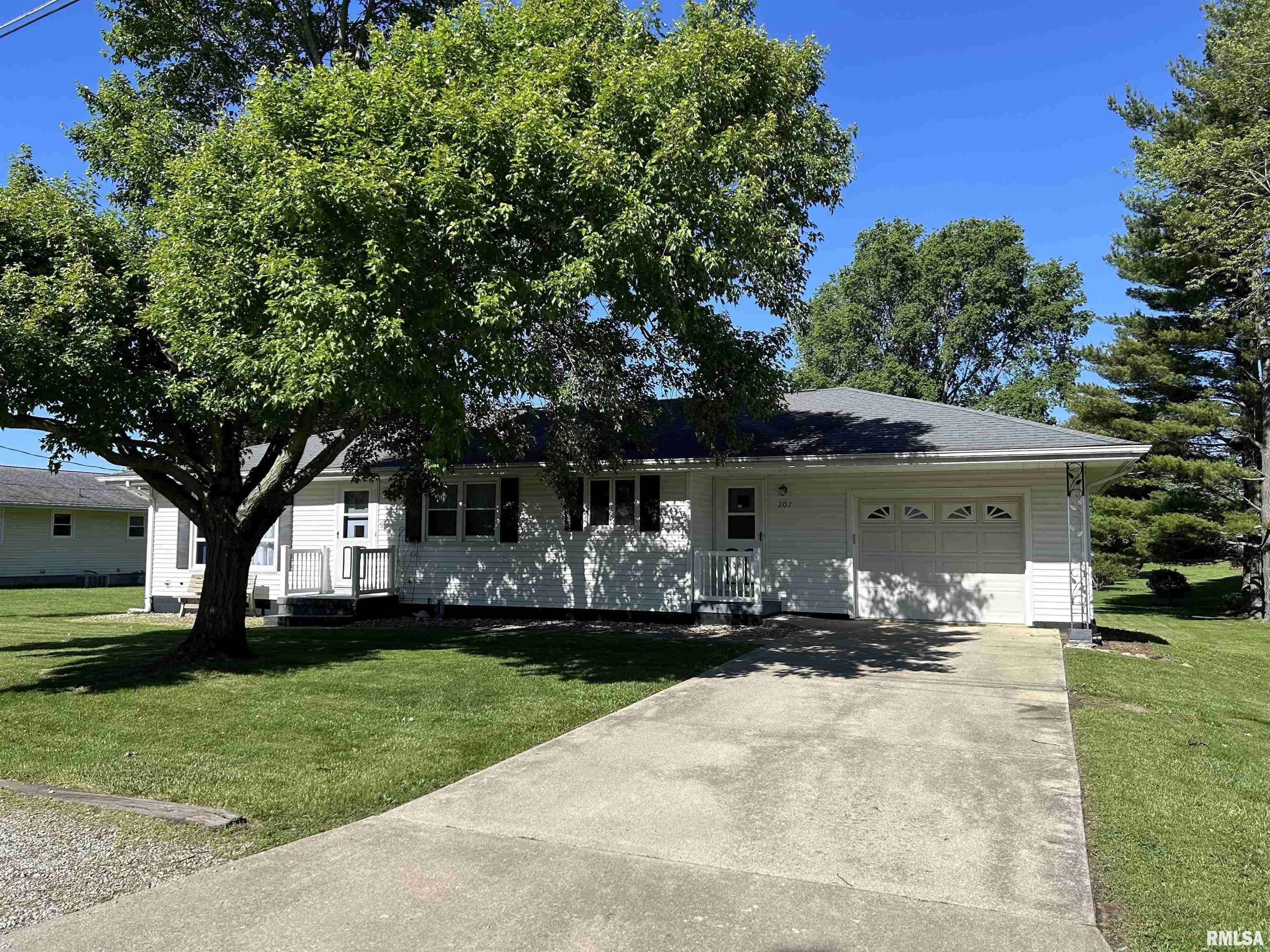 Washburn, IL 61570,207 S FRANCIS ST