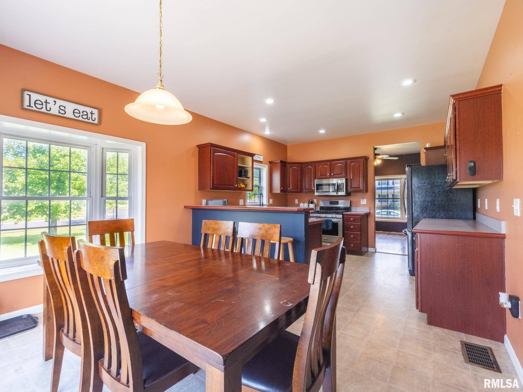Elmwood, IL 61529,505 N FAIRGROUND WAY