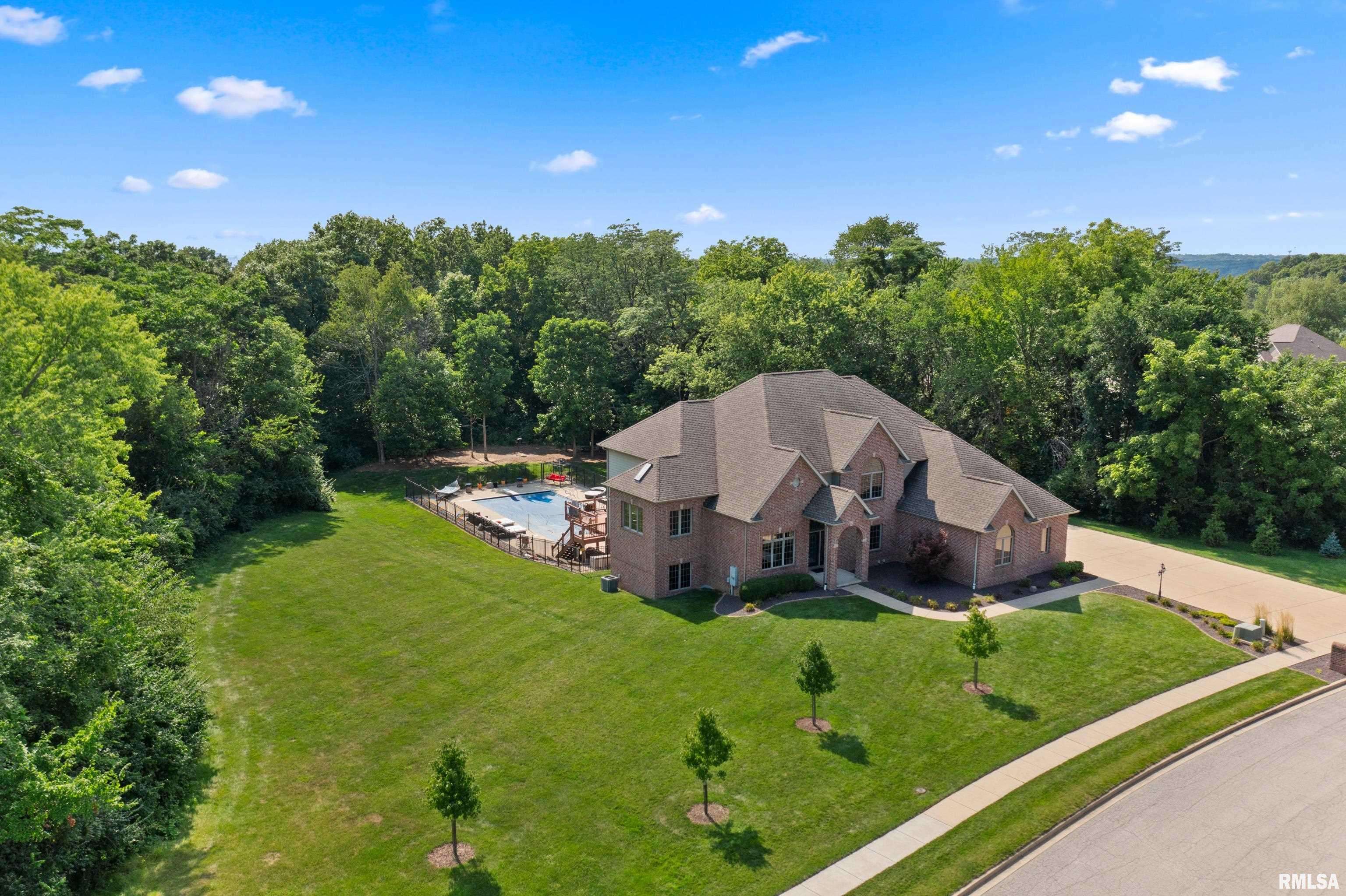 East Peoria, IL 61611,104 FIELDCREST DR