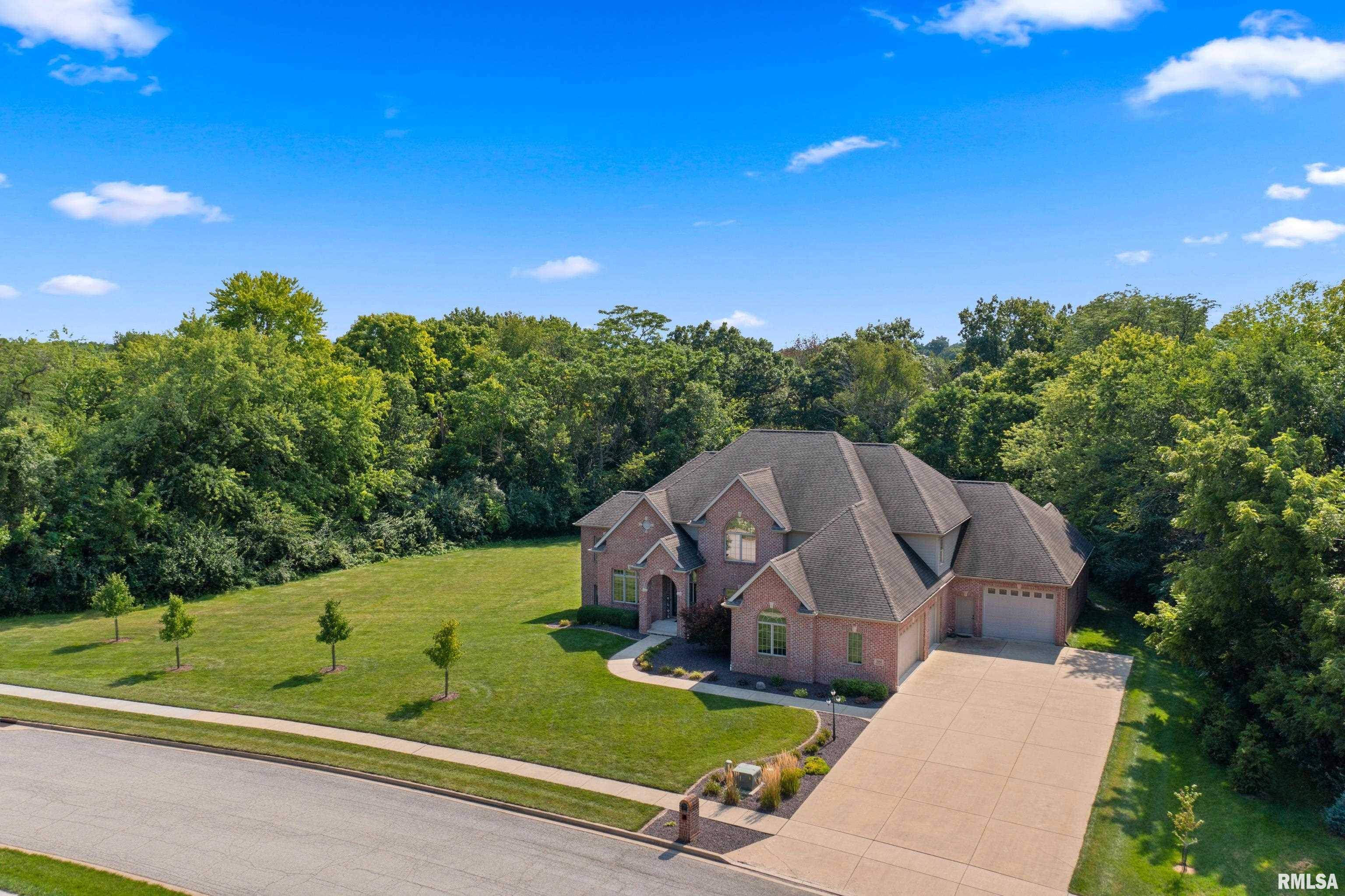 East Peoria, IL 61611,104 FIELDCREST DR