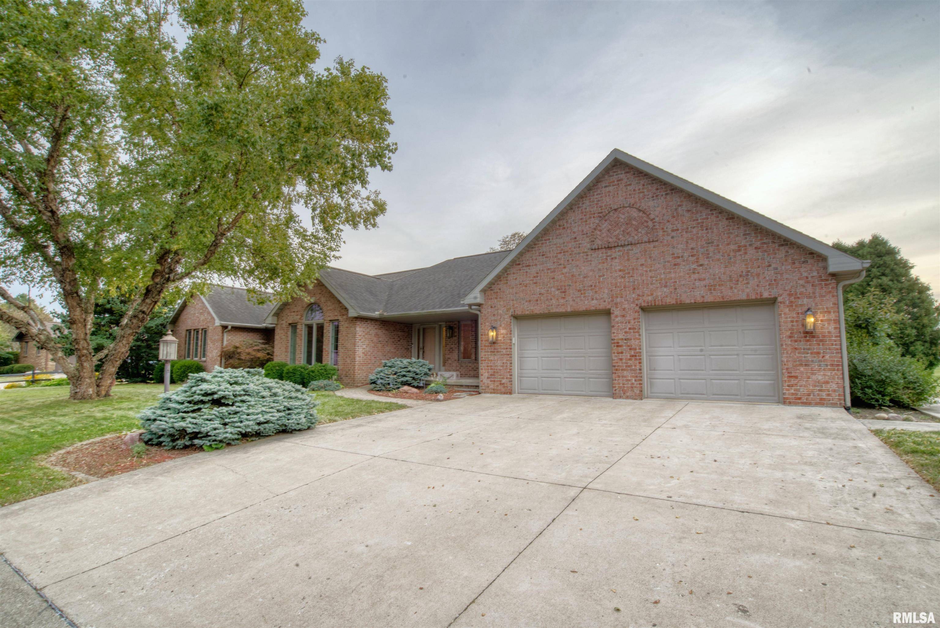 Princeville, IL 61559,221 N OSTROM AVE