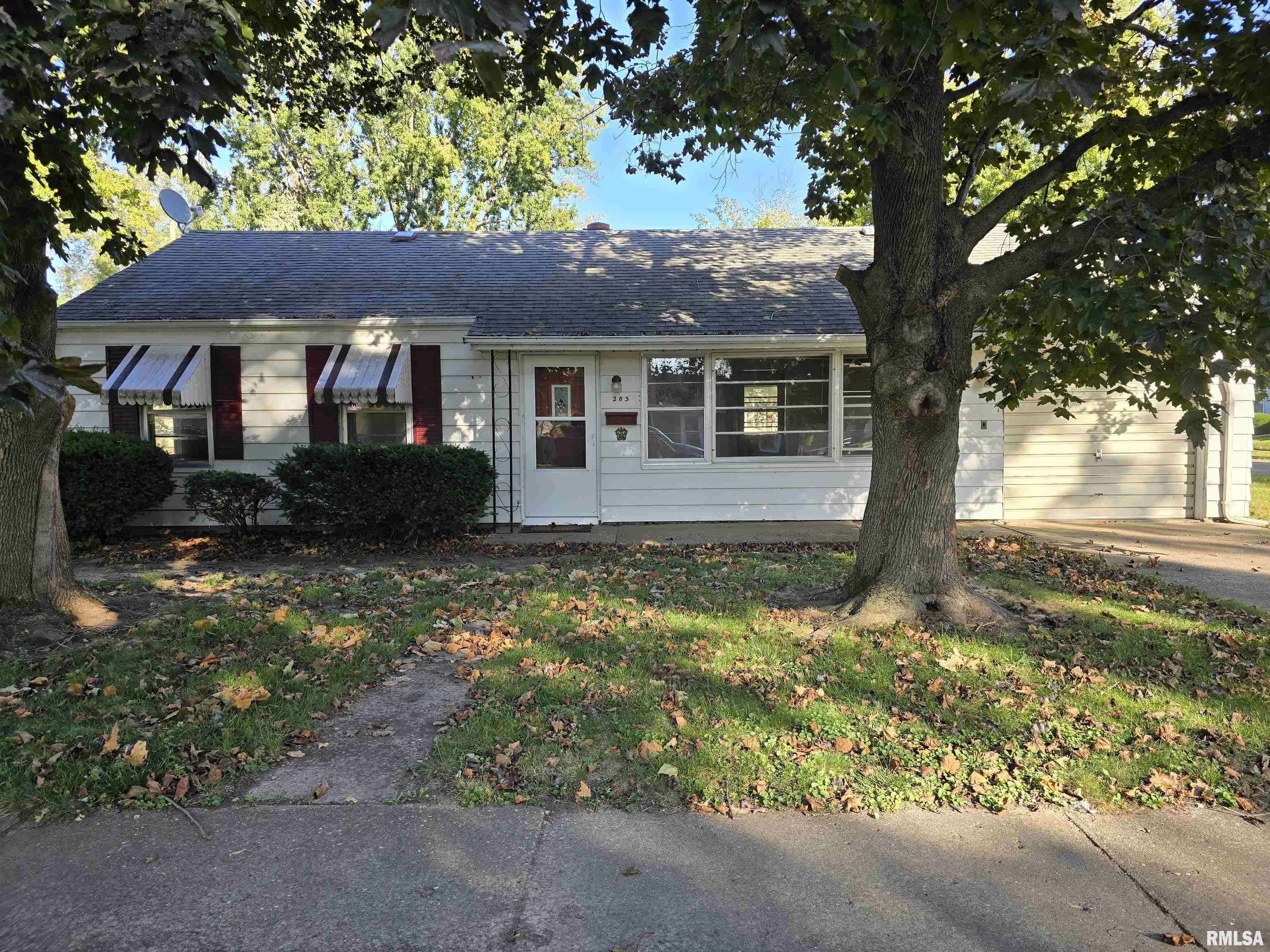 Canton, IL 61520,285 IRIS CT