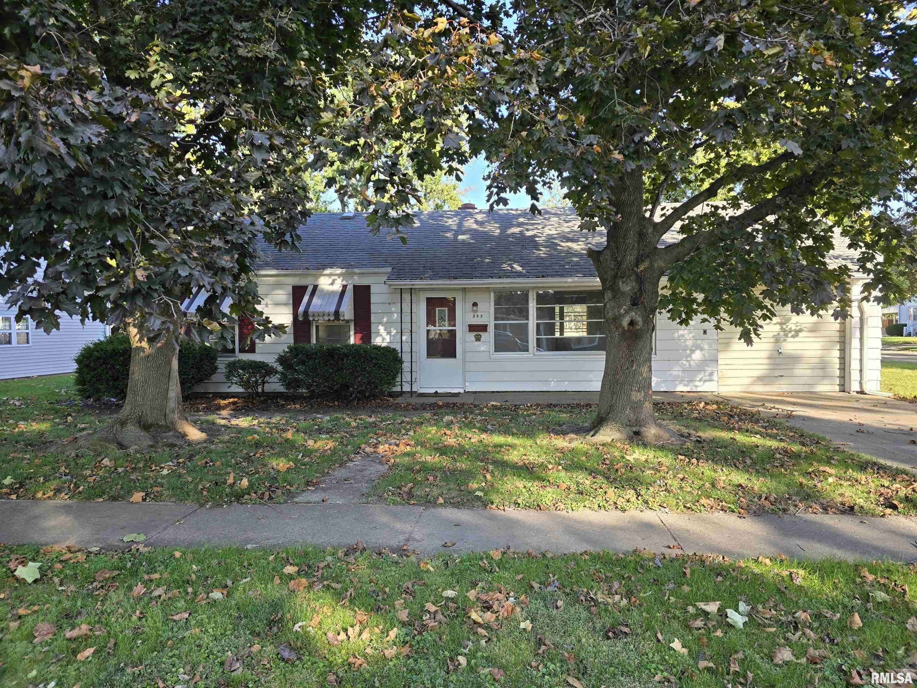 Canton, IL 61520,285 IRIS CT