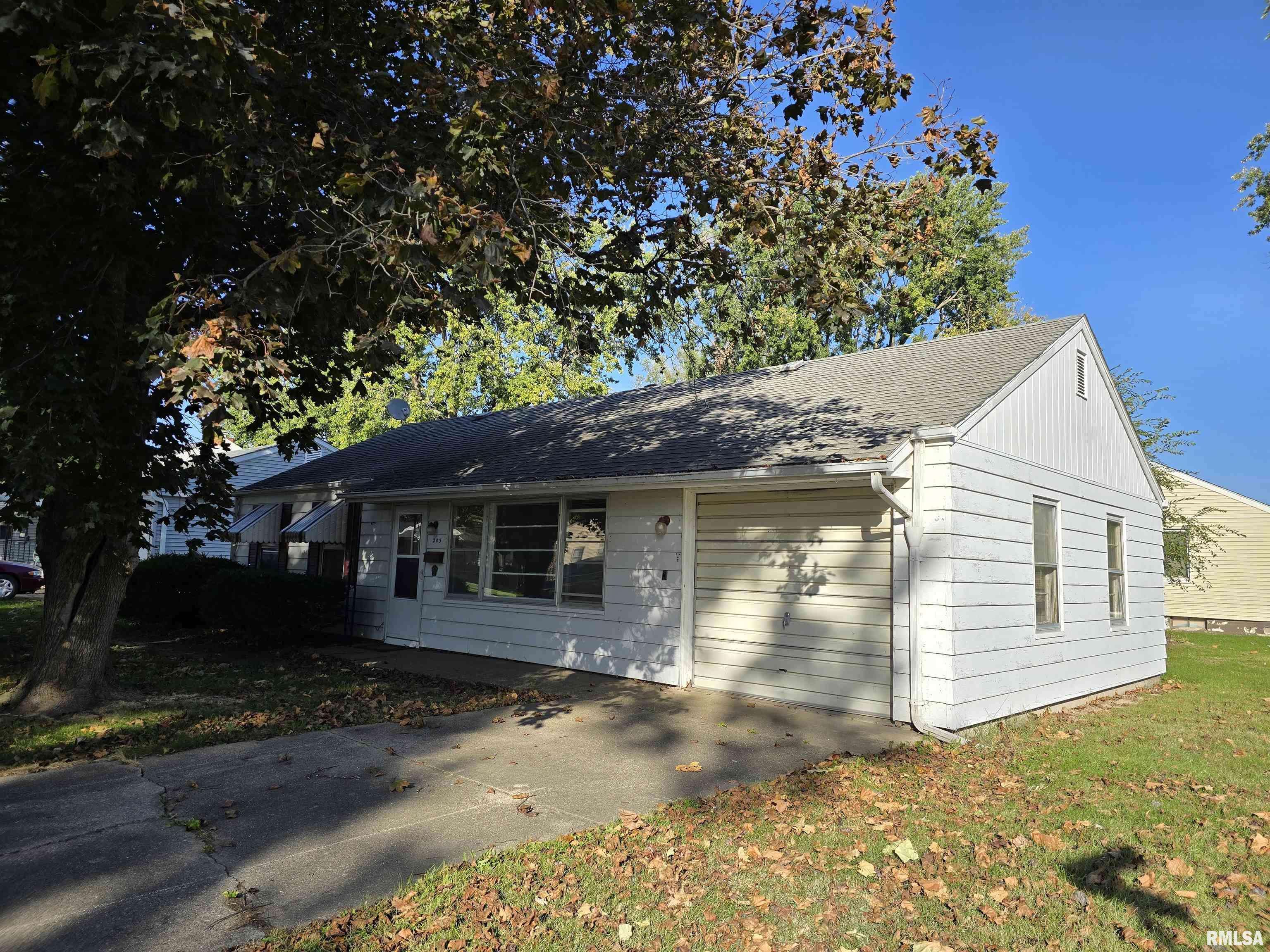 Canton, IL 61520,285 IRIS CT