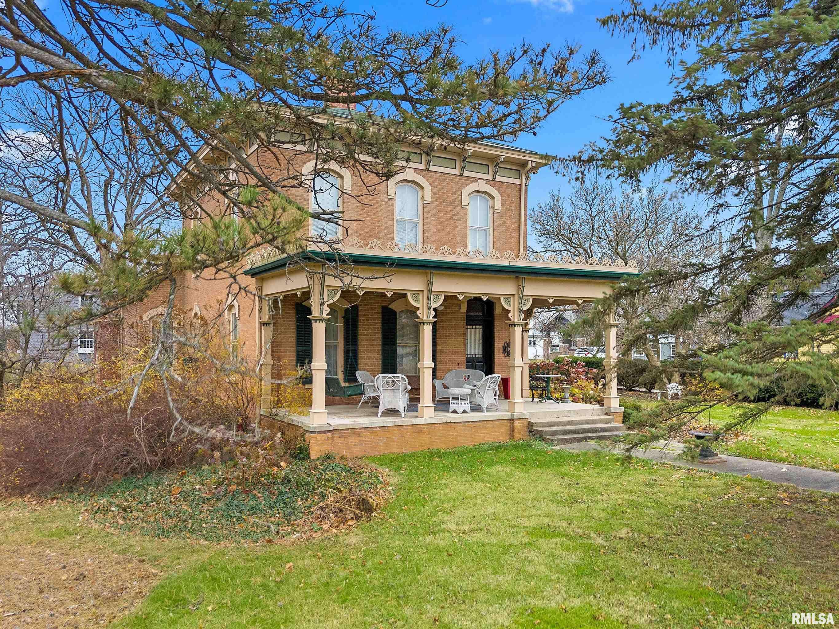 Eureka, IL 61530,405 S DARST ST
