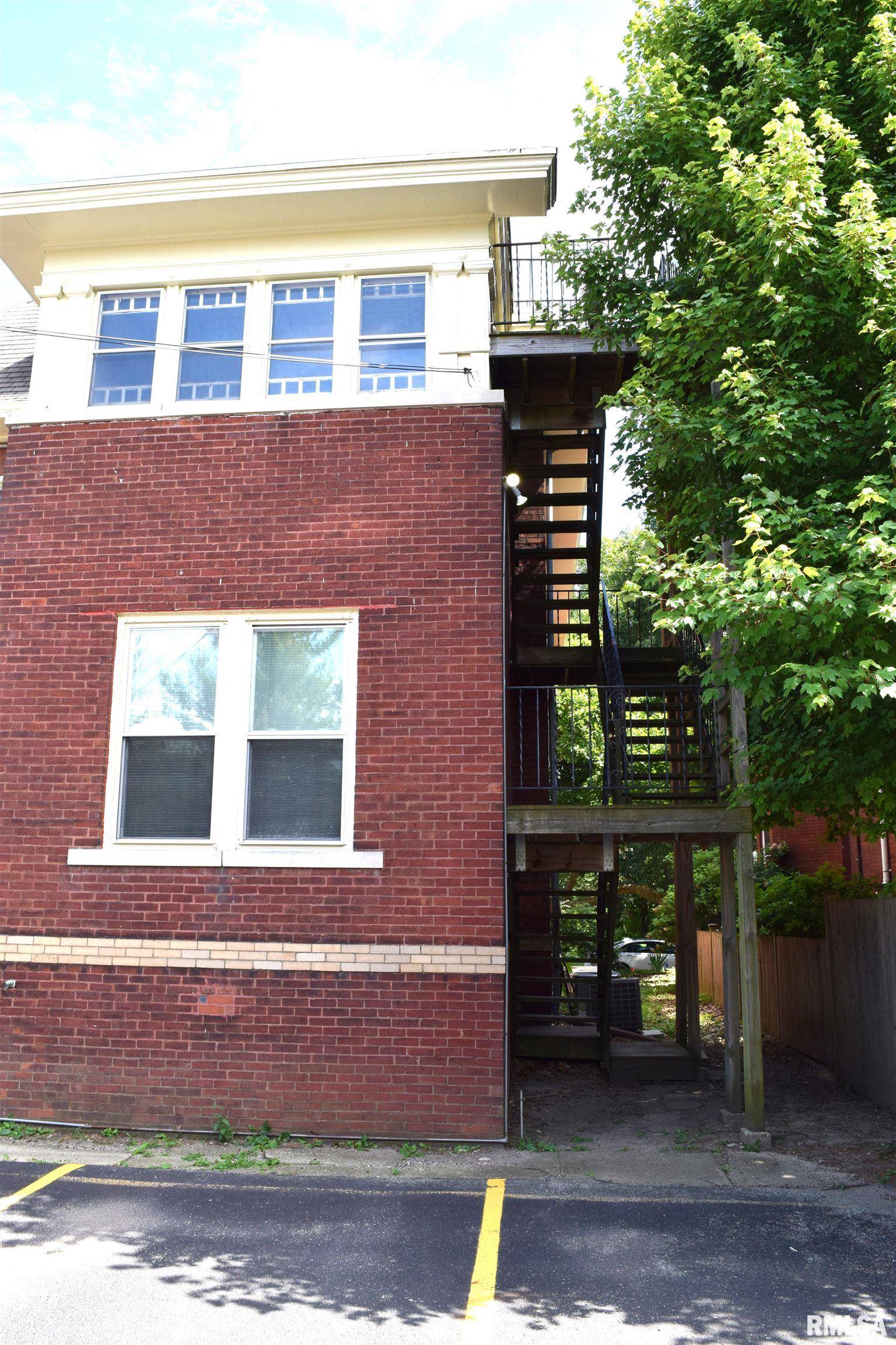 Peoria, IL 61606,1001 W MOSS AVE