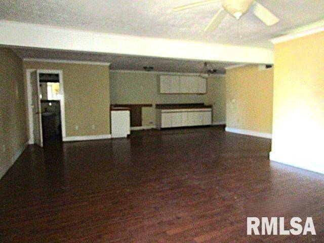 Spring Bay, IL 61611,410 W ILLINOIS ST