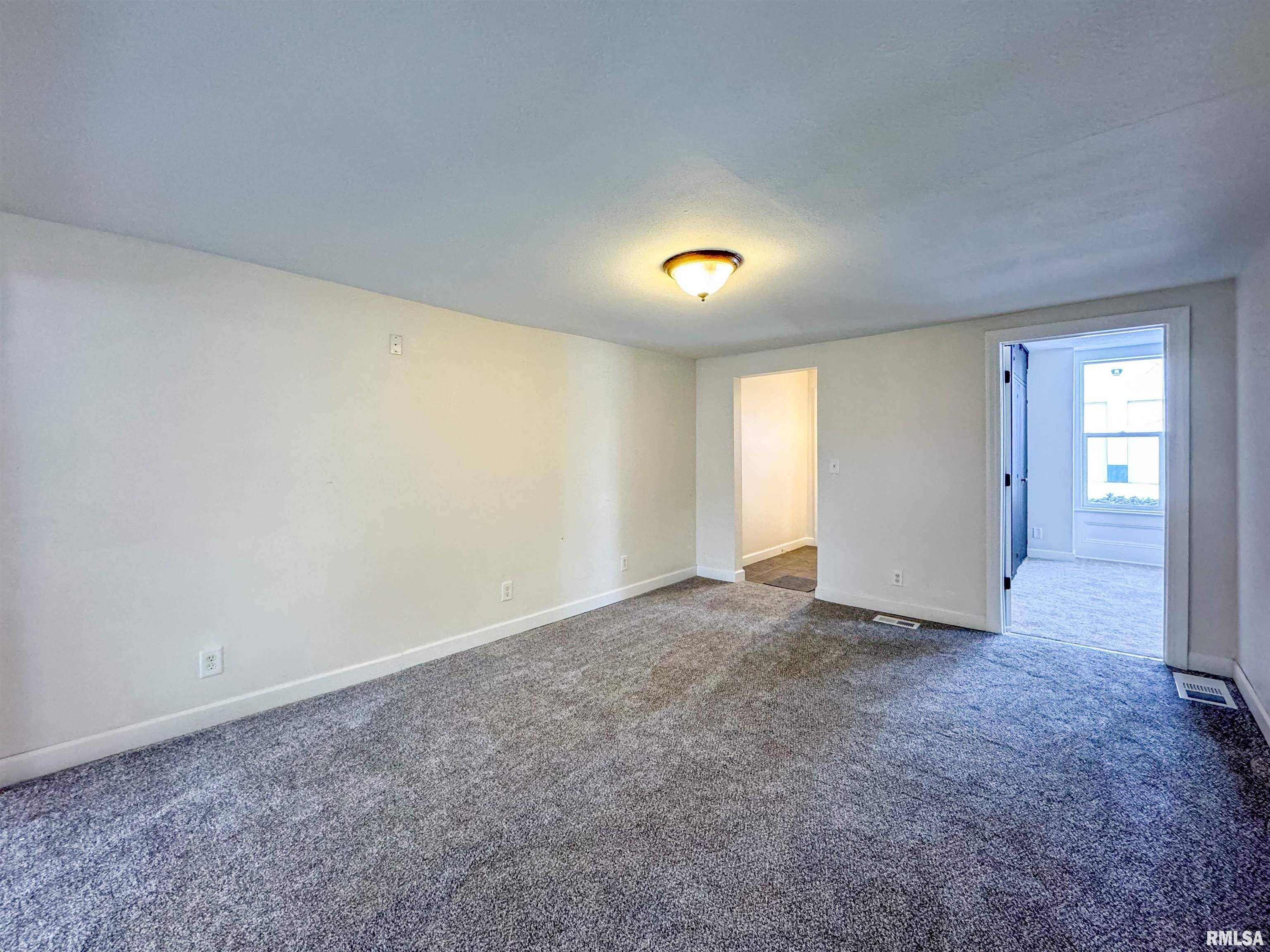 Delavan, IL 61734,206 E 10TH ST
