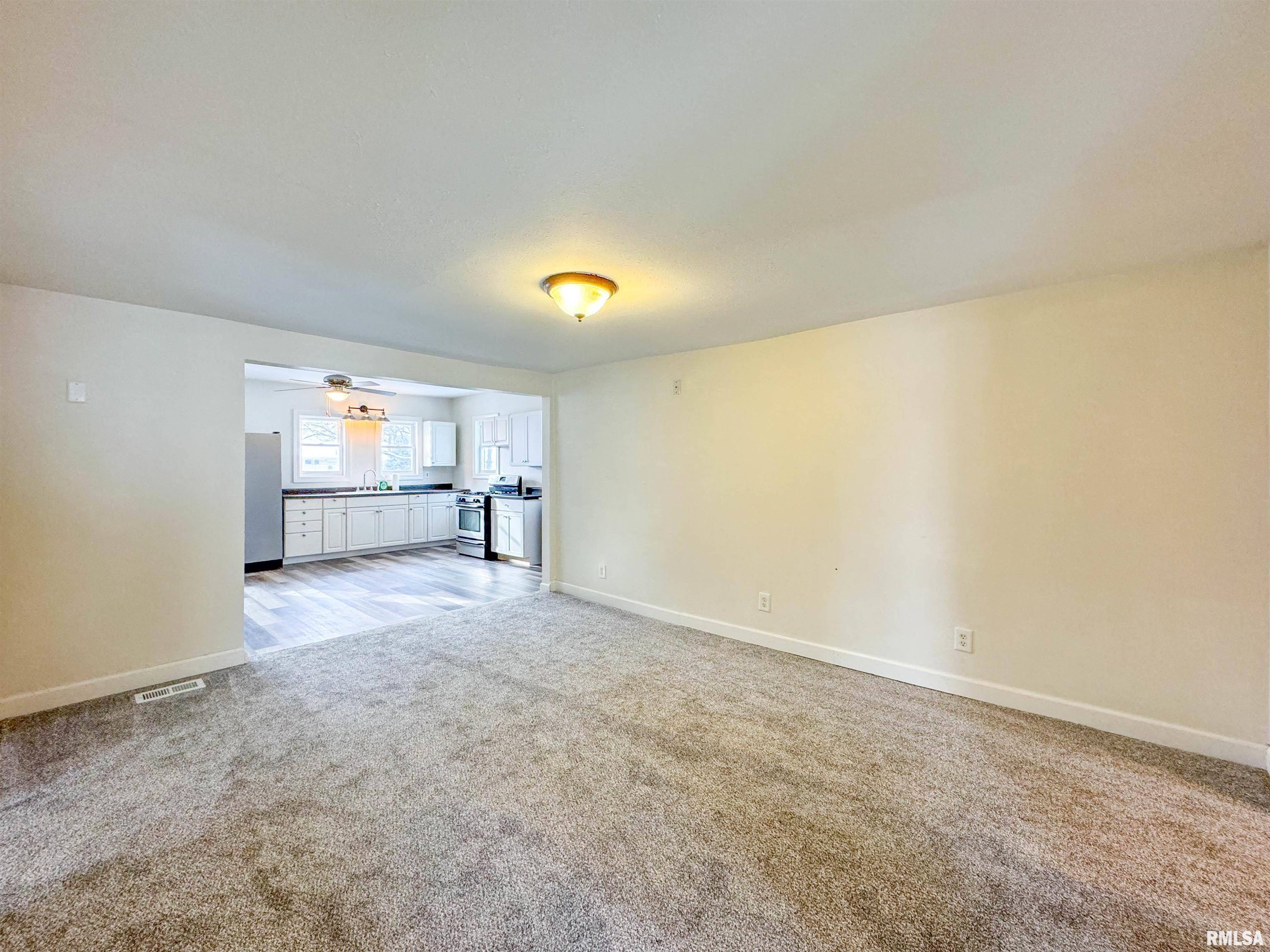 Delavan, IL 61734,206 E 10TH ST