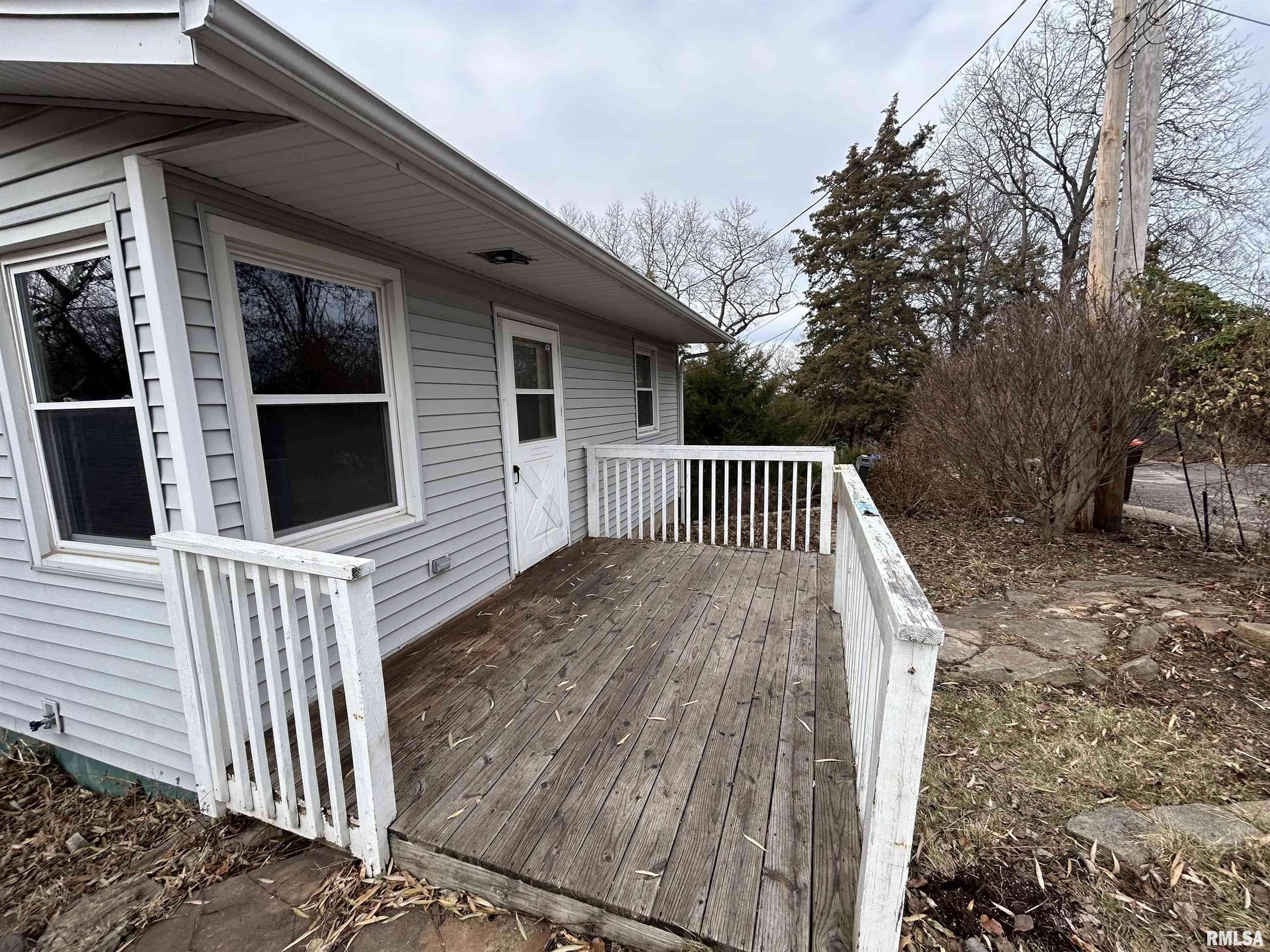 Creve Coeur, IL 61610,117 SENECA CT