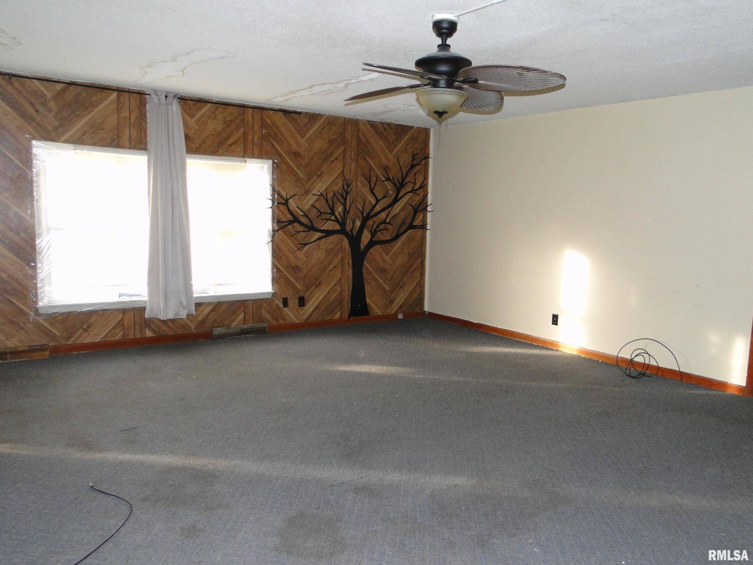 Good Hope, IL 61438,215 N MONMOUTH ST