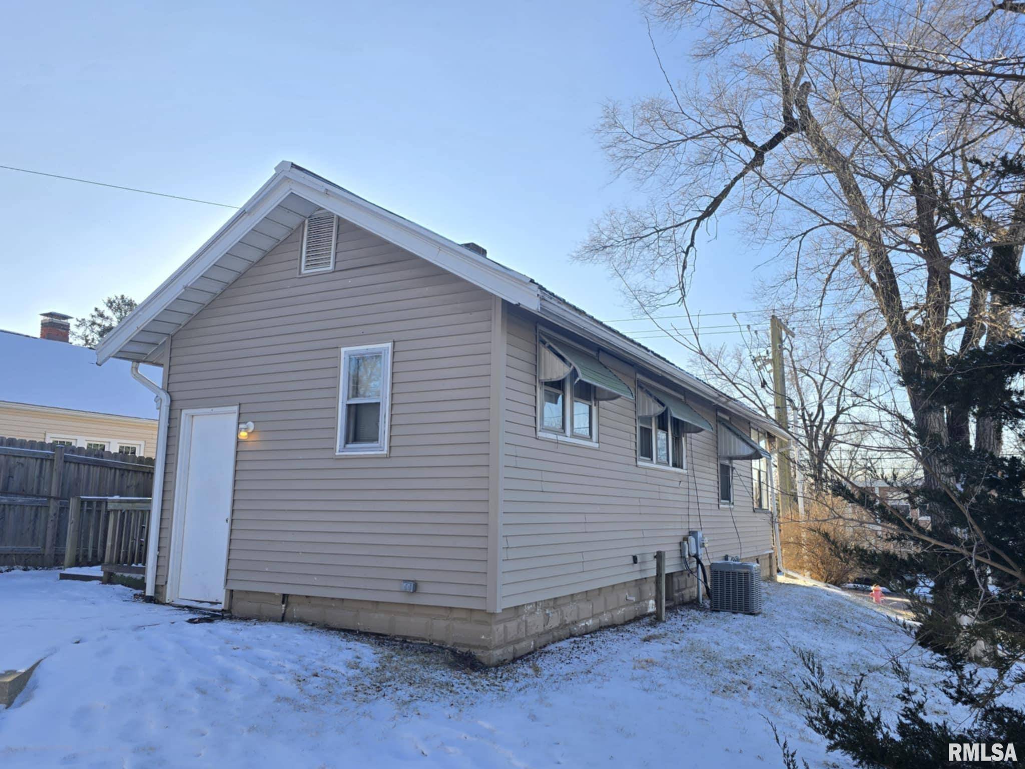 Peoria Heights, IL 61616,705 E LAKE AVE
