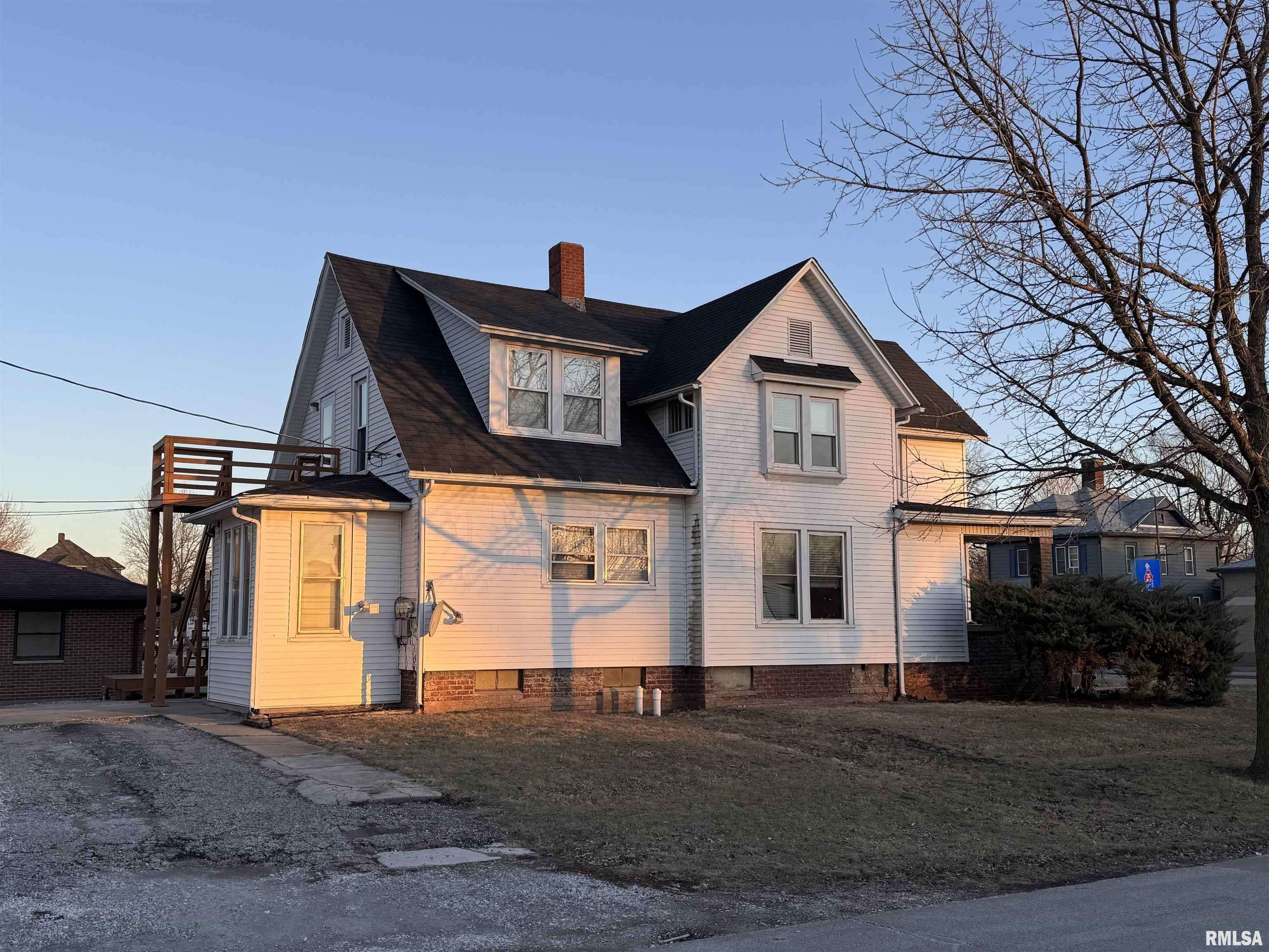 Macomb, IL 61455,702 E JACKSON ST