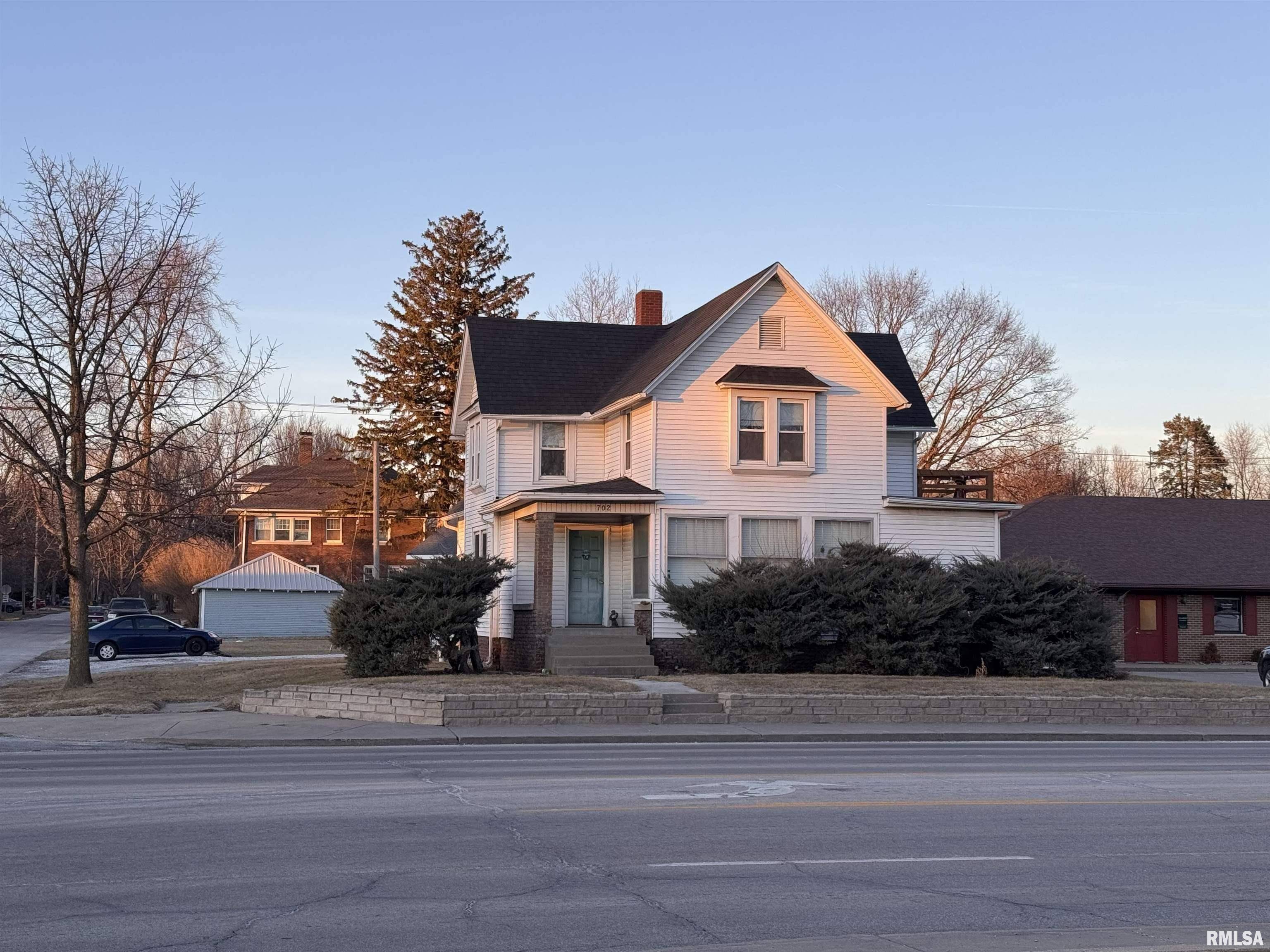 Macomb, IL 61455,702 E JACKSON ST