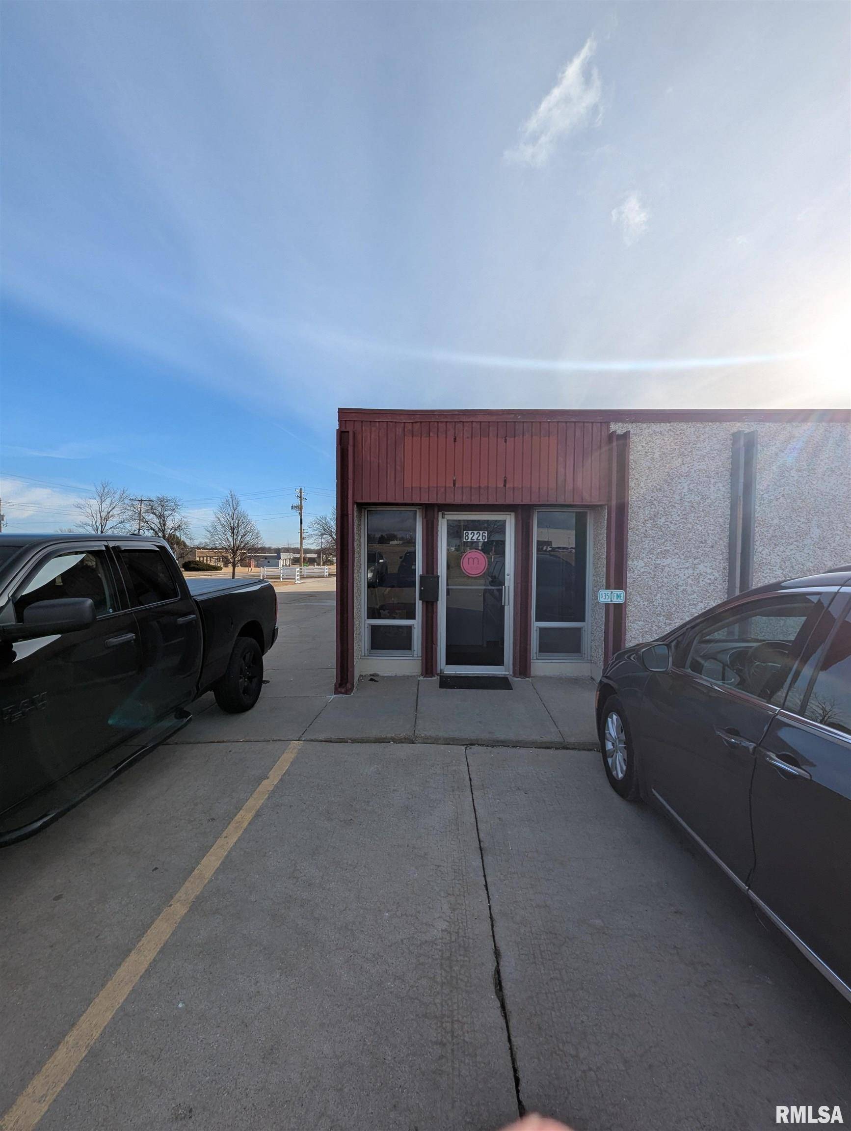 Peoria, IL 61615,8226 N UNIVERSITY ST
