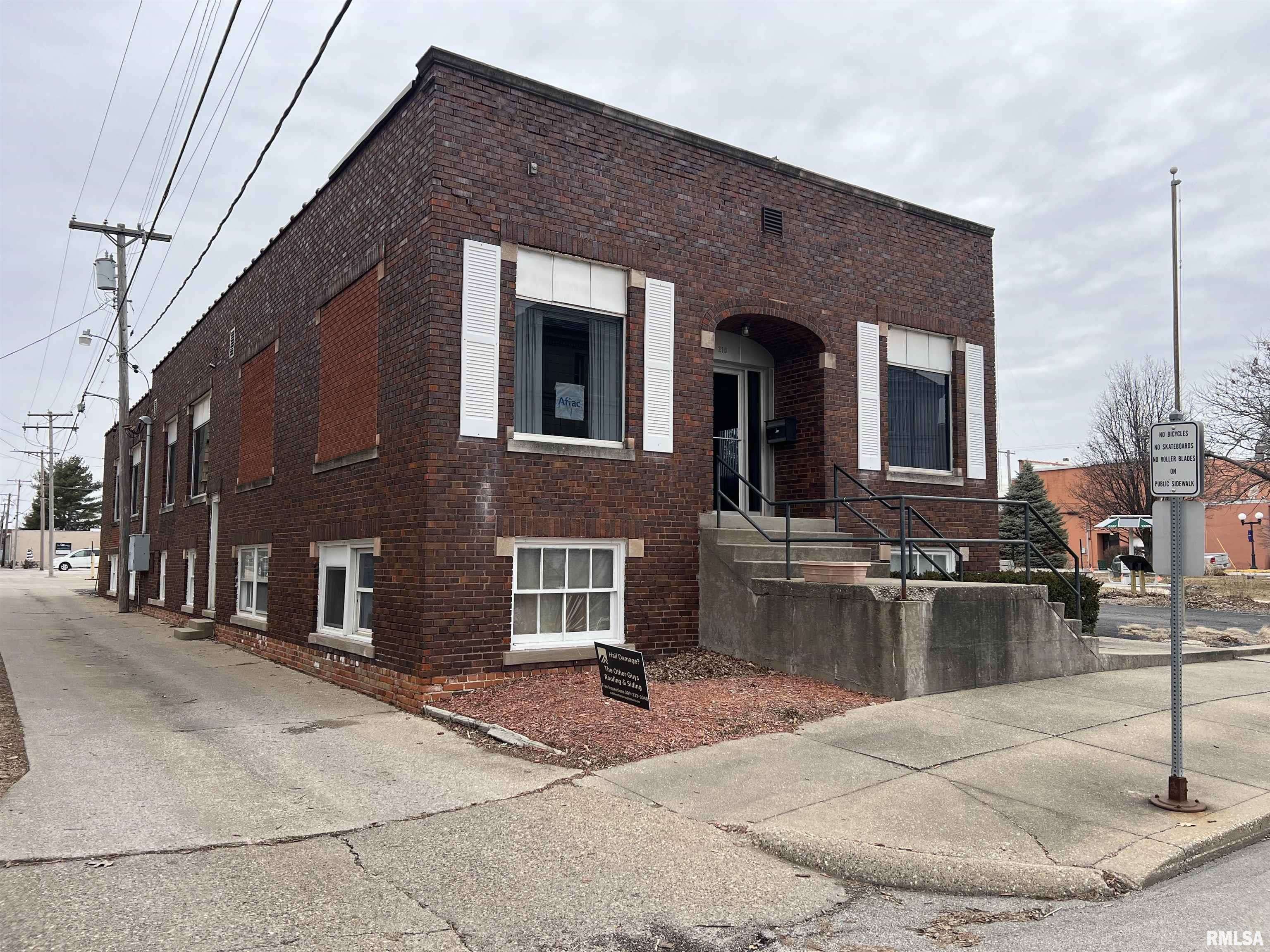Macomb, IL 61455,210 S RANDOLPH ST
