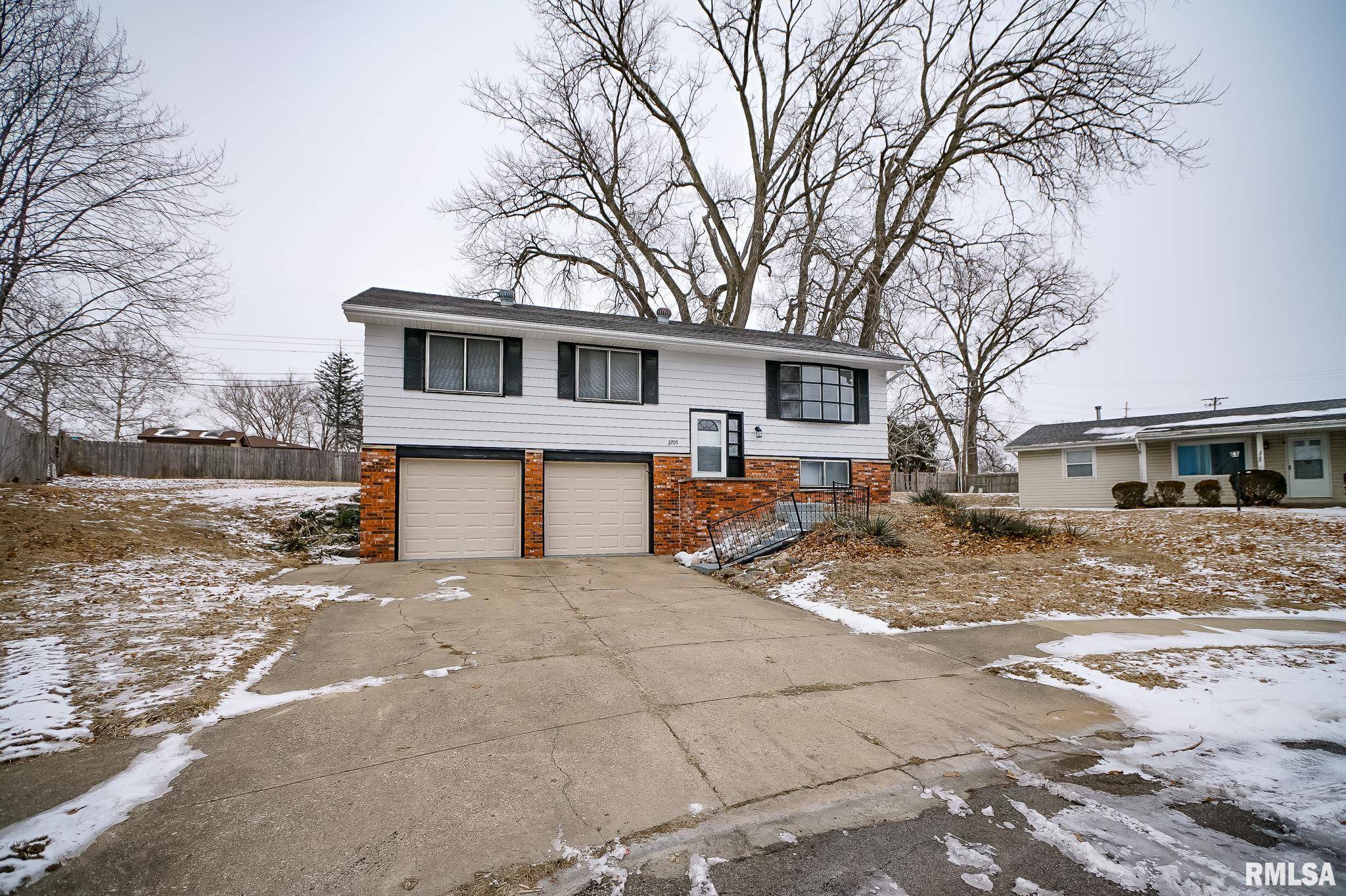 Peoria, IL 61615,2705 W MILLBROOK CT