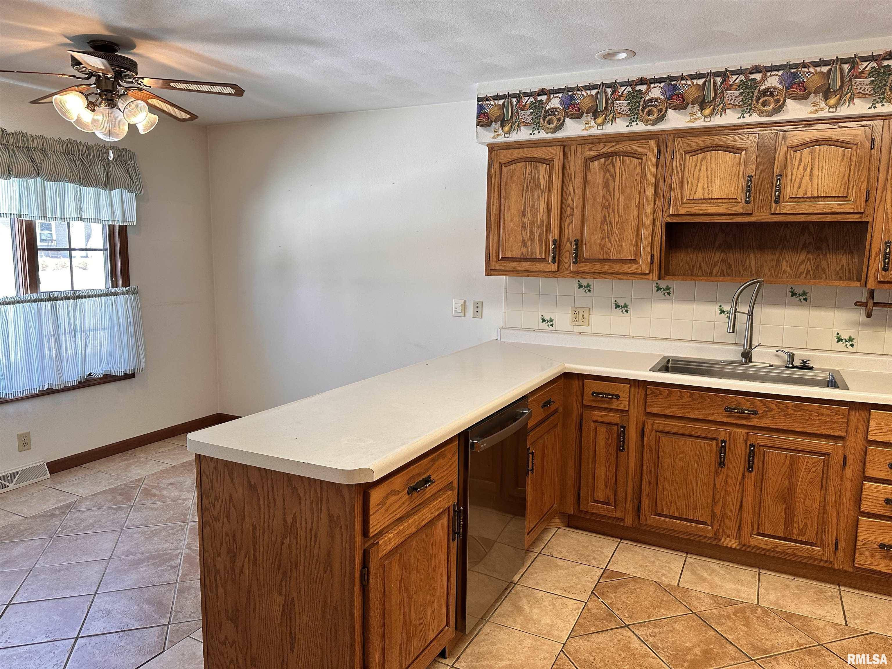 Canton, IL 61520,555 WESTWOOD BLVD