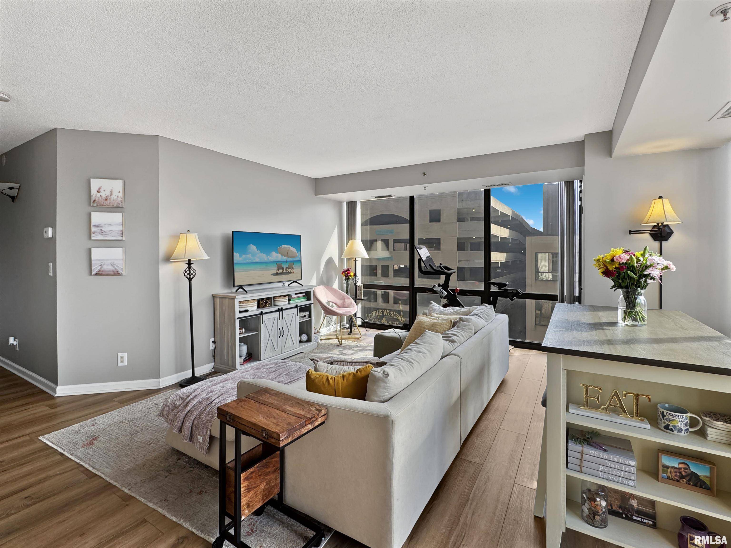 Peoria, IL 61602,123 SW JEFFERSON AVE #E4S