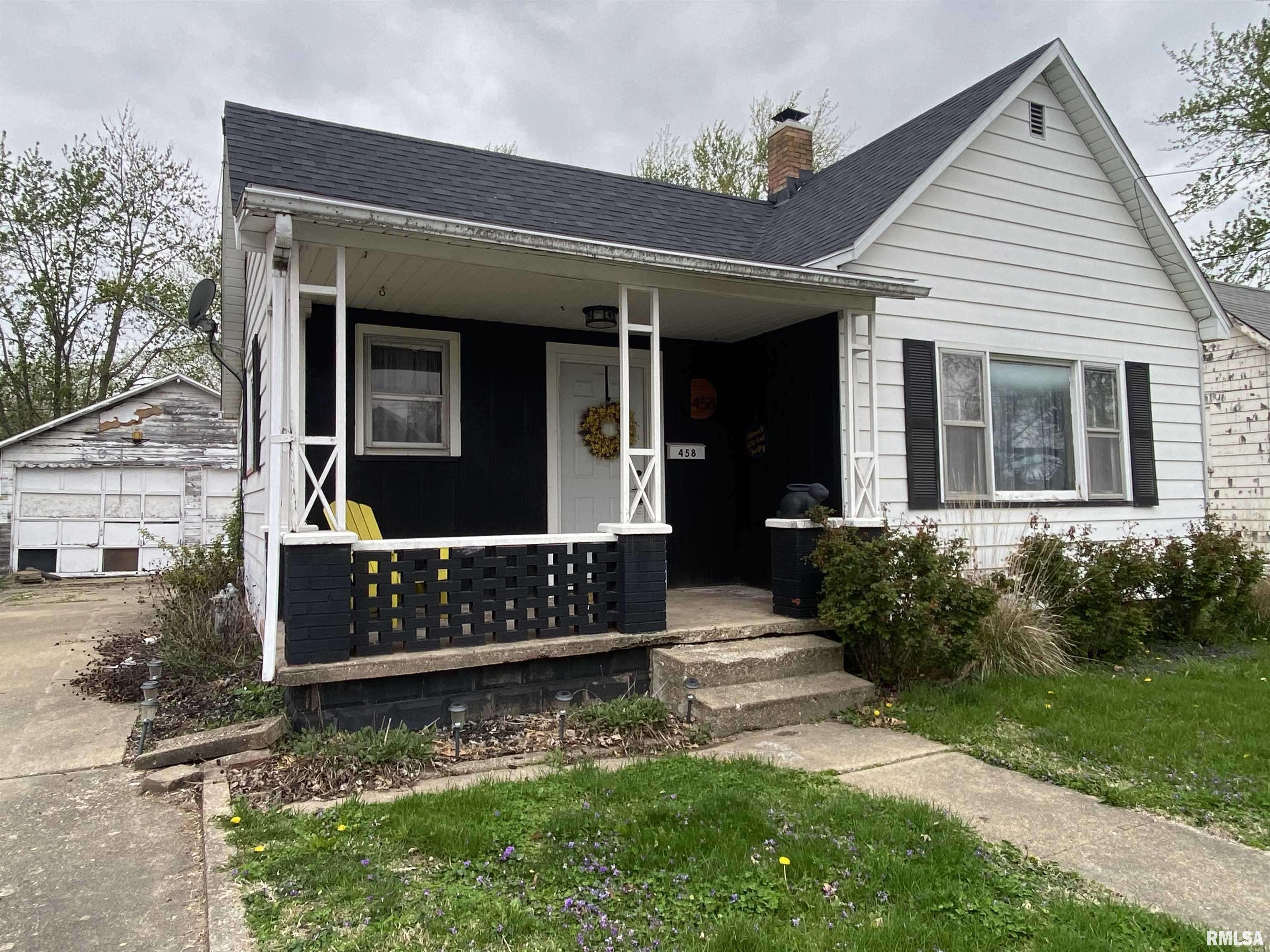 Canton, IL 61520,458 N 8TH AVE
