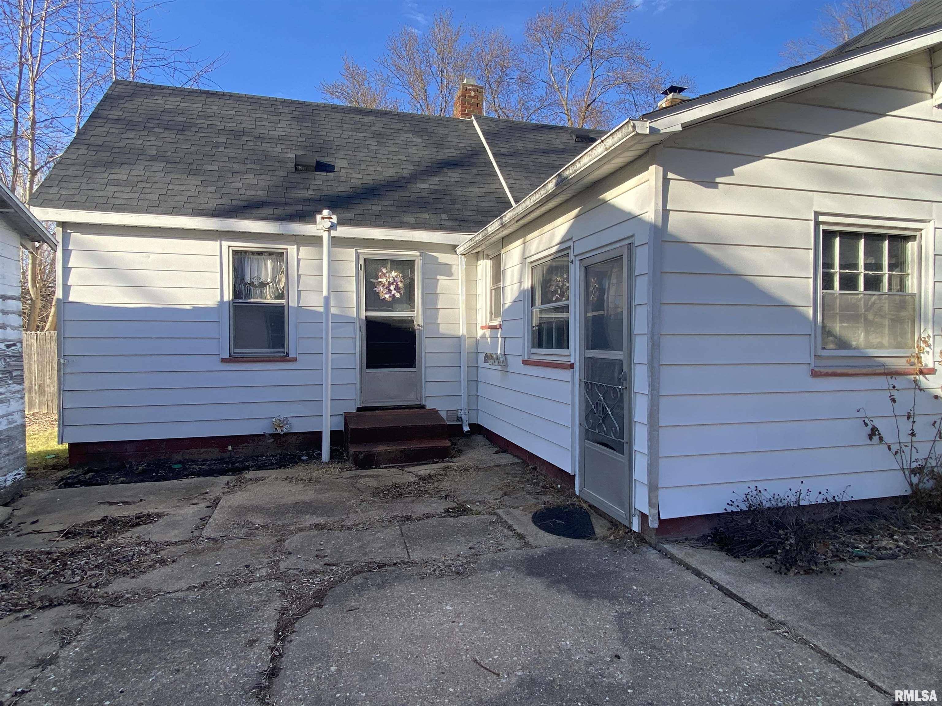Canton, IL 61520,458 N 8TH AVE