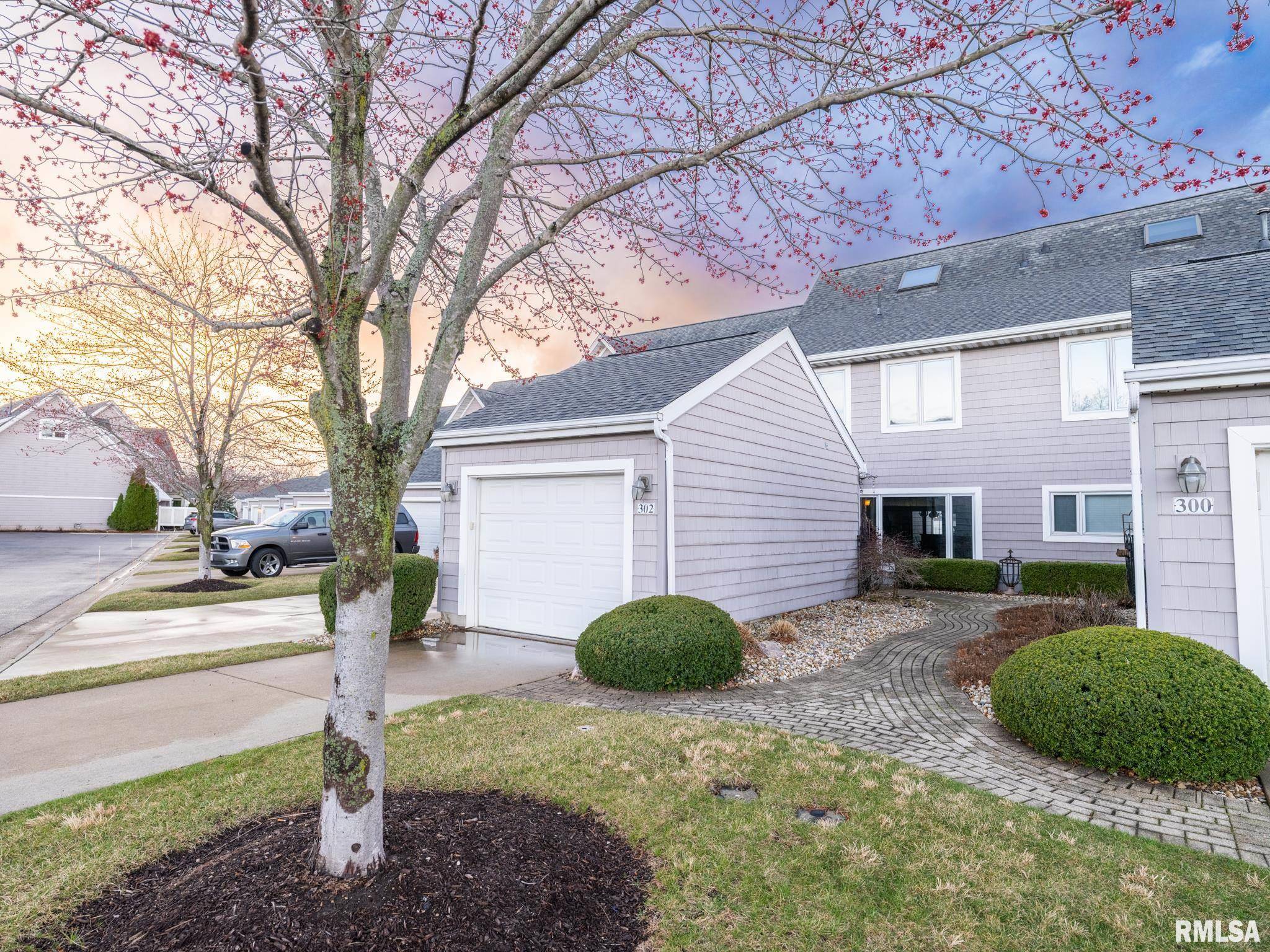 East Peoria, IL 61611,302 HARBOR POINTE DR