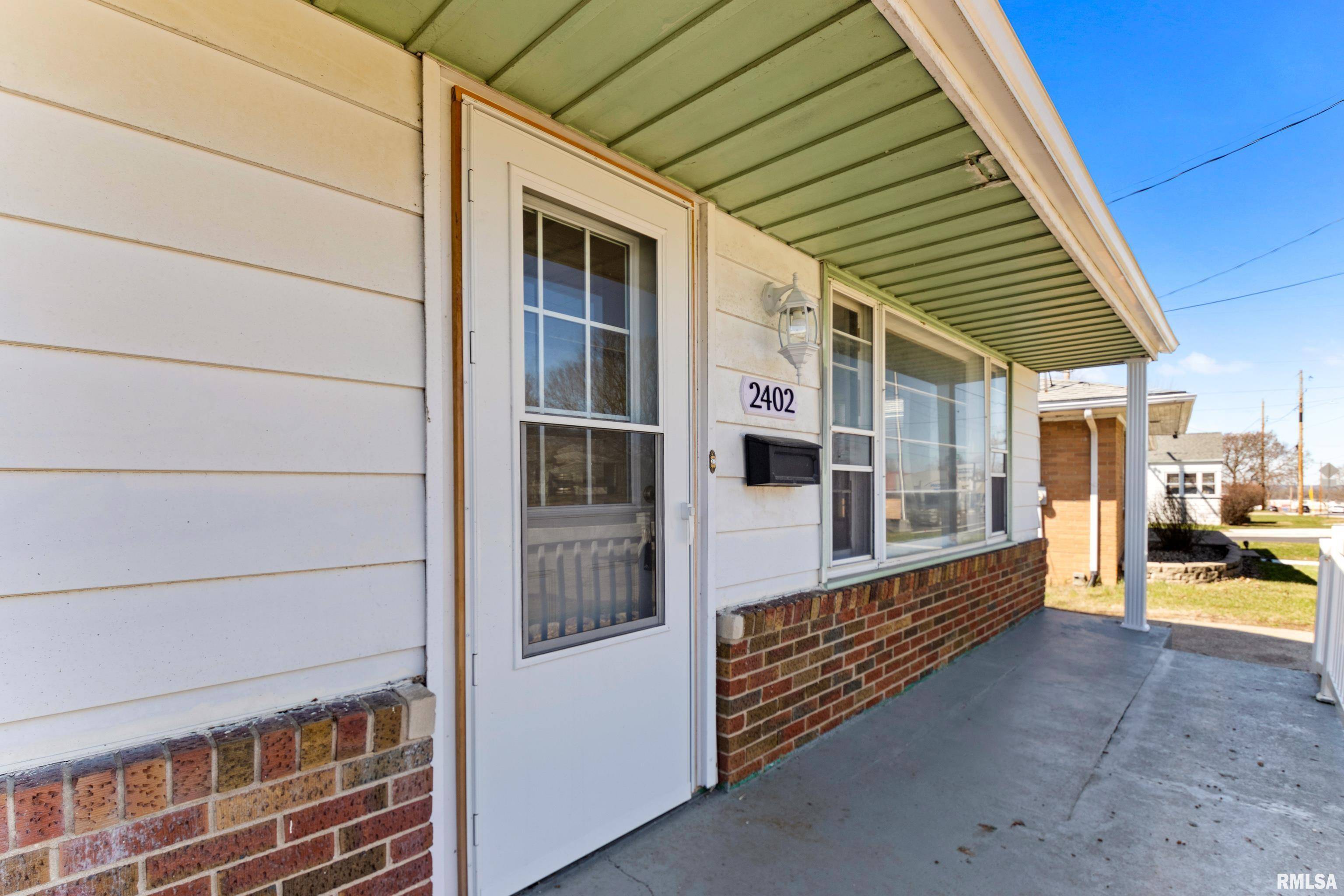 Pekin, IL 61554,2402 COURT ST