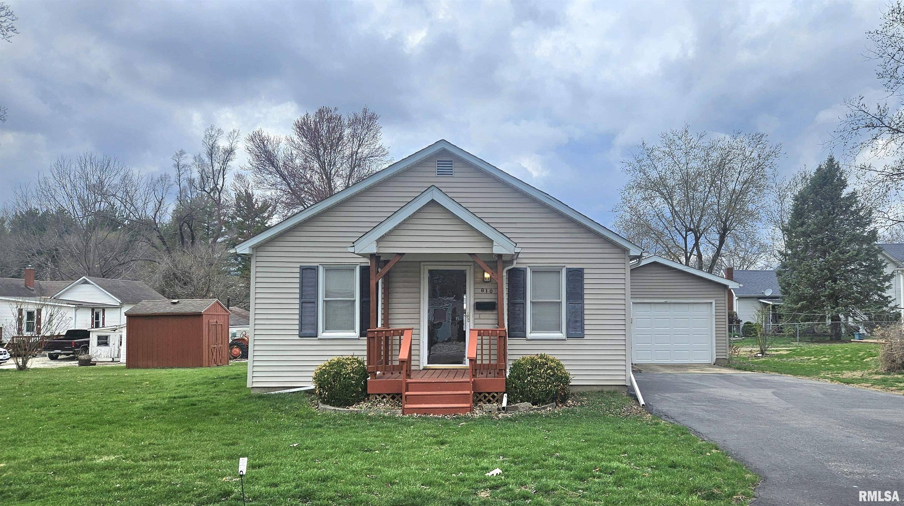 Lewistown, IL 61542,810 S MADISON ST