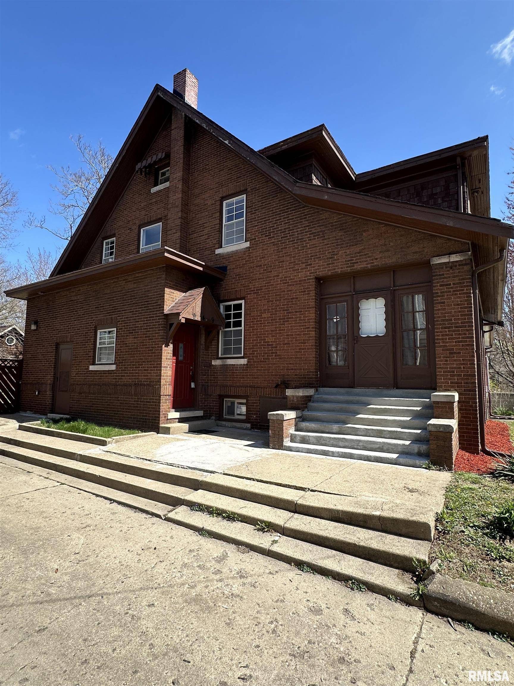 Peoria, IL 61603,949 NE GLEN OAK AVE