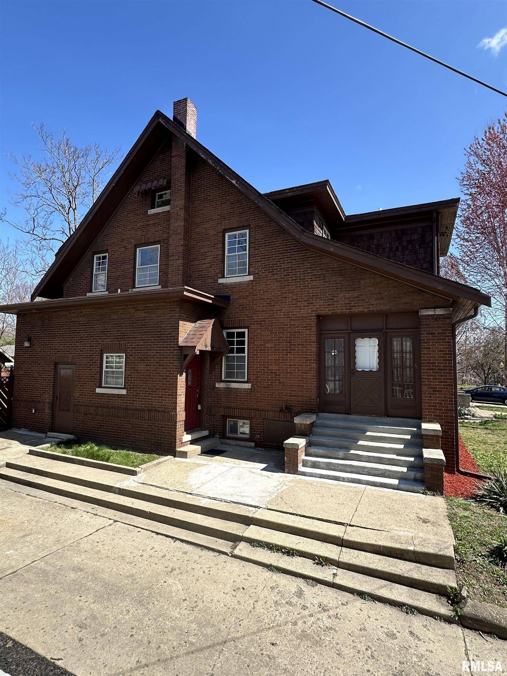 Peoria, IL 61603,949 NE GLEN OAK AVE