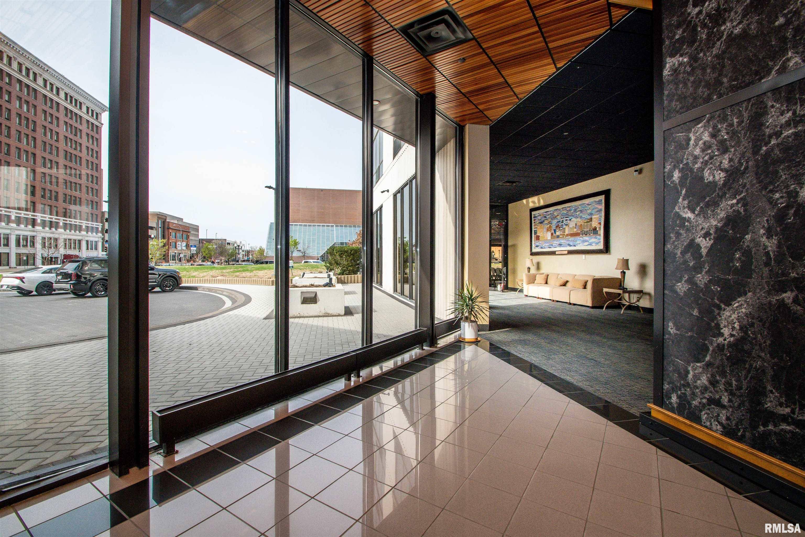 Peoria, IL 61602,125 SW JEFFERSON AVE #W14NE