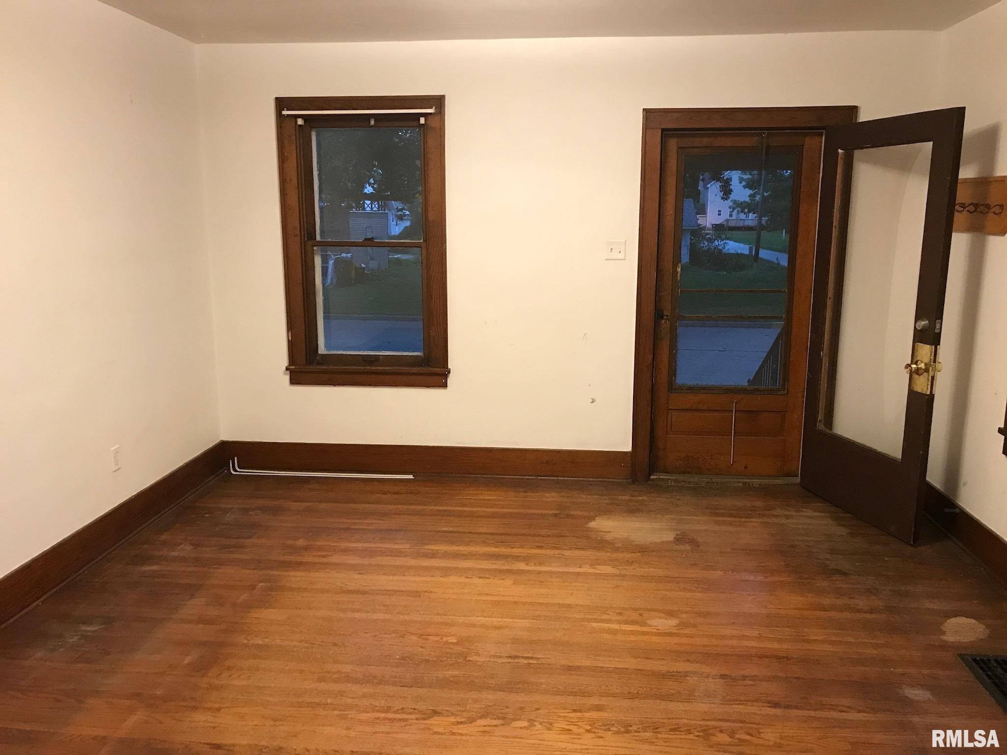 Macomb, IL 61455,622 1/2 N ALBERT ST