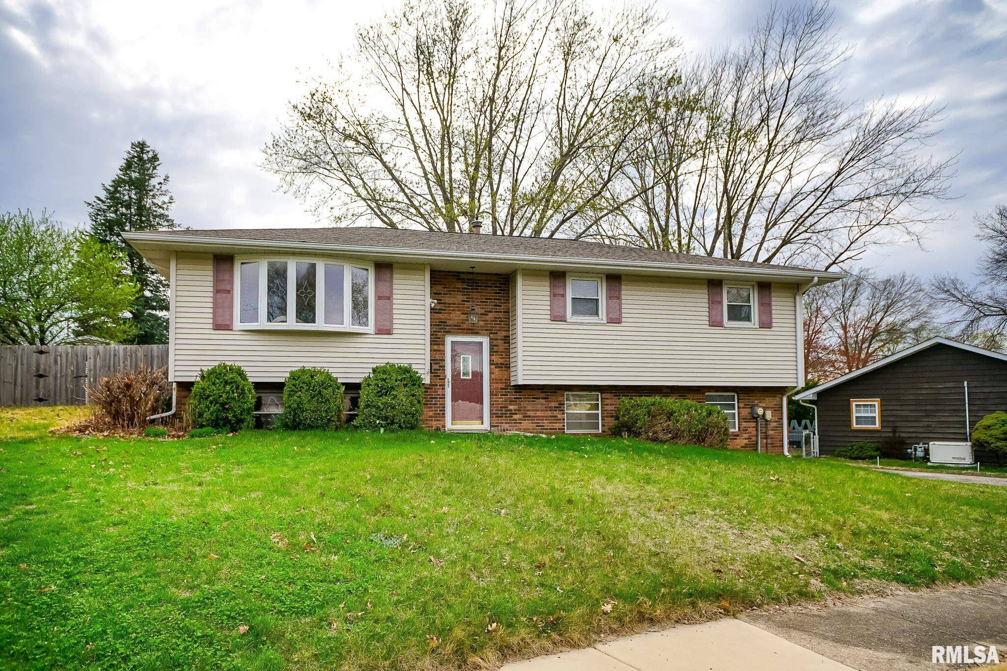 Pekin, IL 61554,2404 HOLLY DR