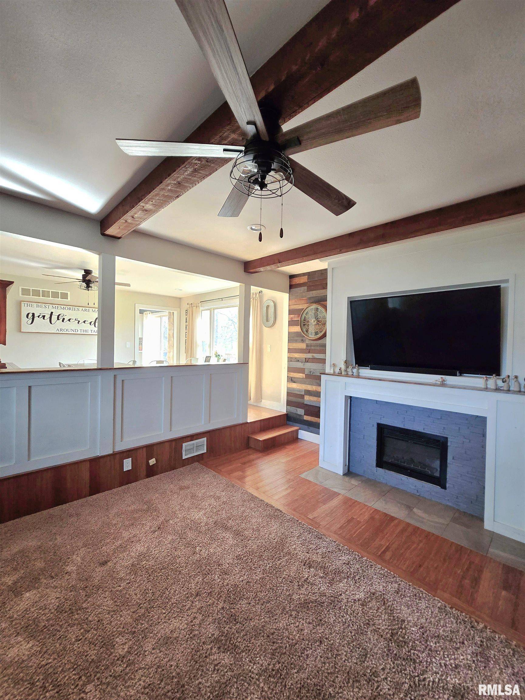 Dahinda, IL 61428,192 BRENTWOOD CIR