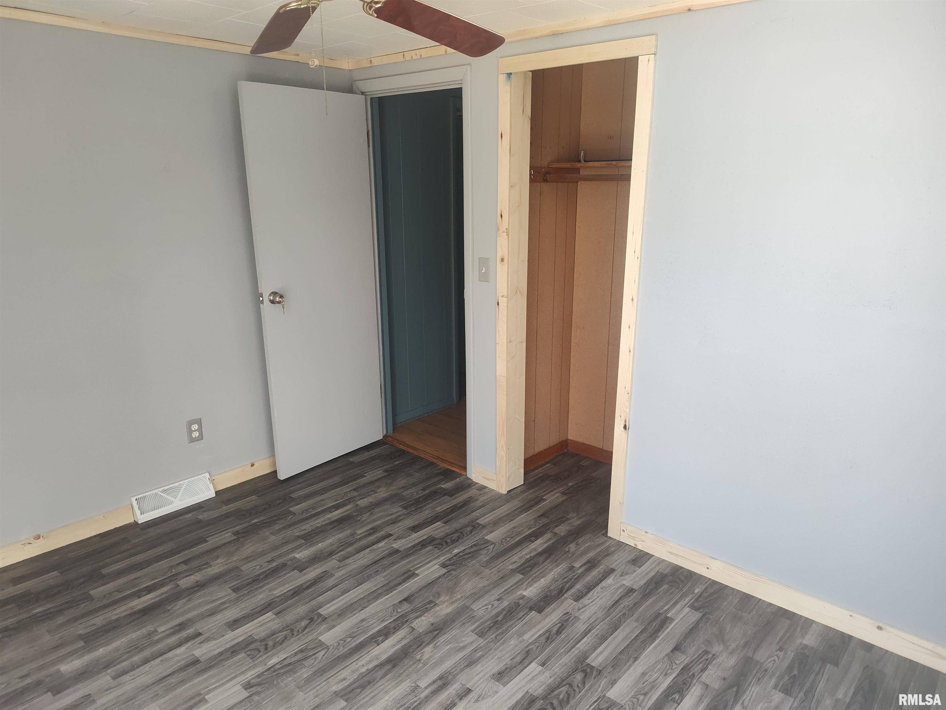 Creve Coeur, IL 61610,814 S CREVE COEUR AVE