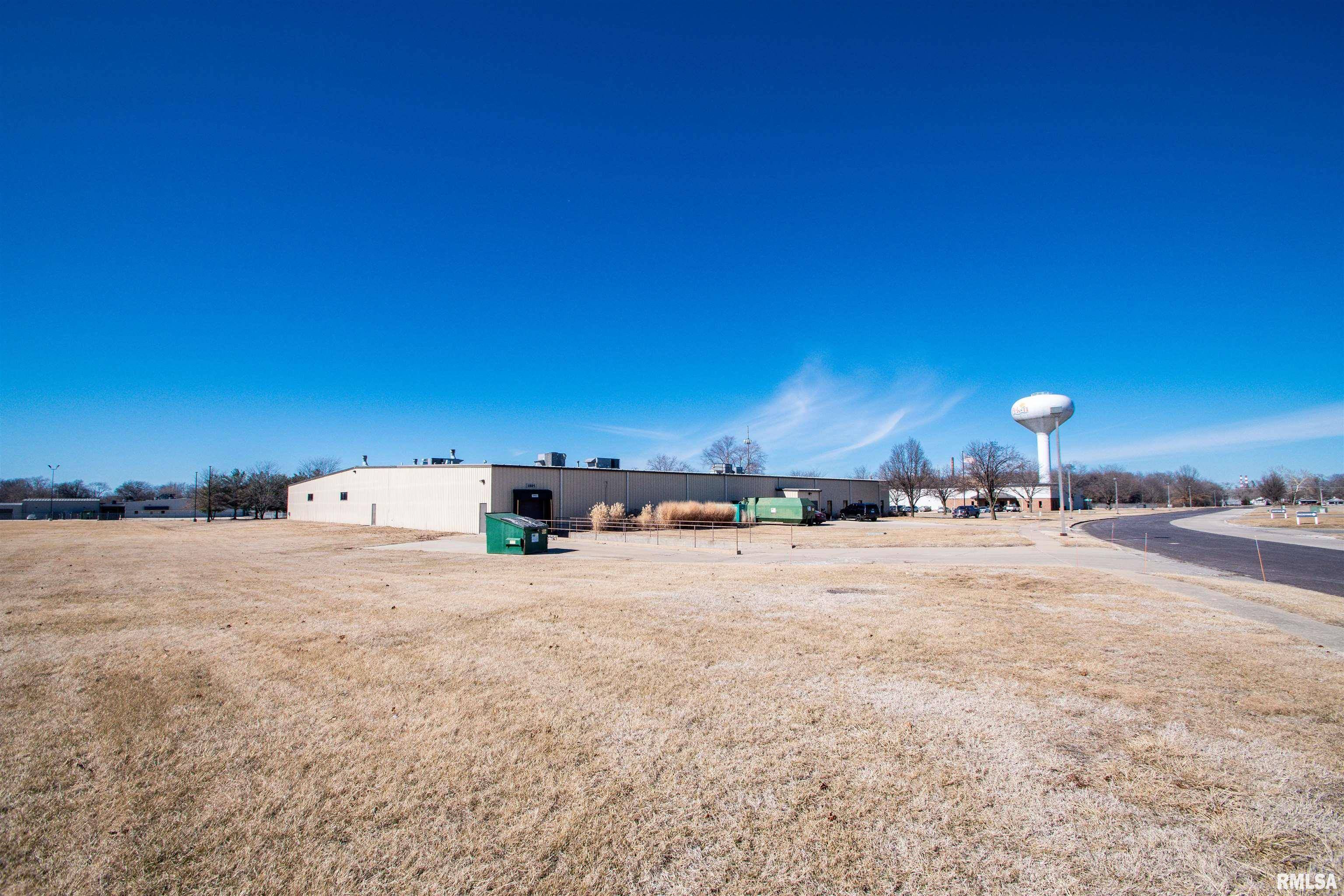 Pekin, IL 61554,1815 Riverway DR