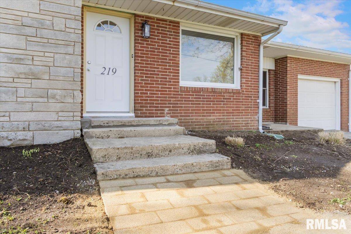 Washburn, IL 61570,219 E PARKSIDE DR