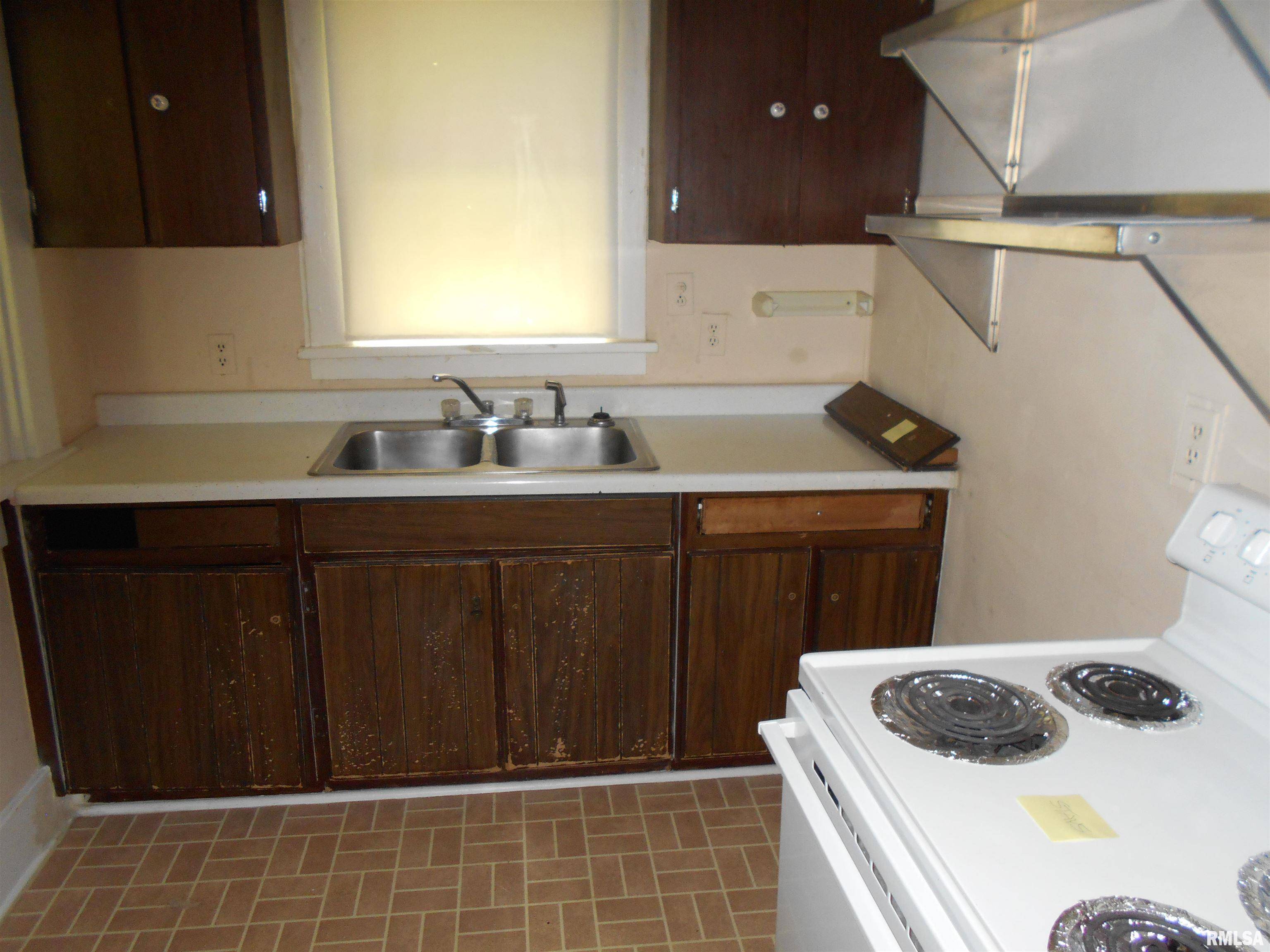 Avon, IL 61415,403 E Wood ST