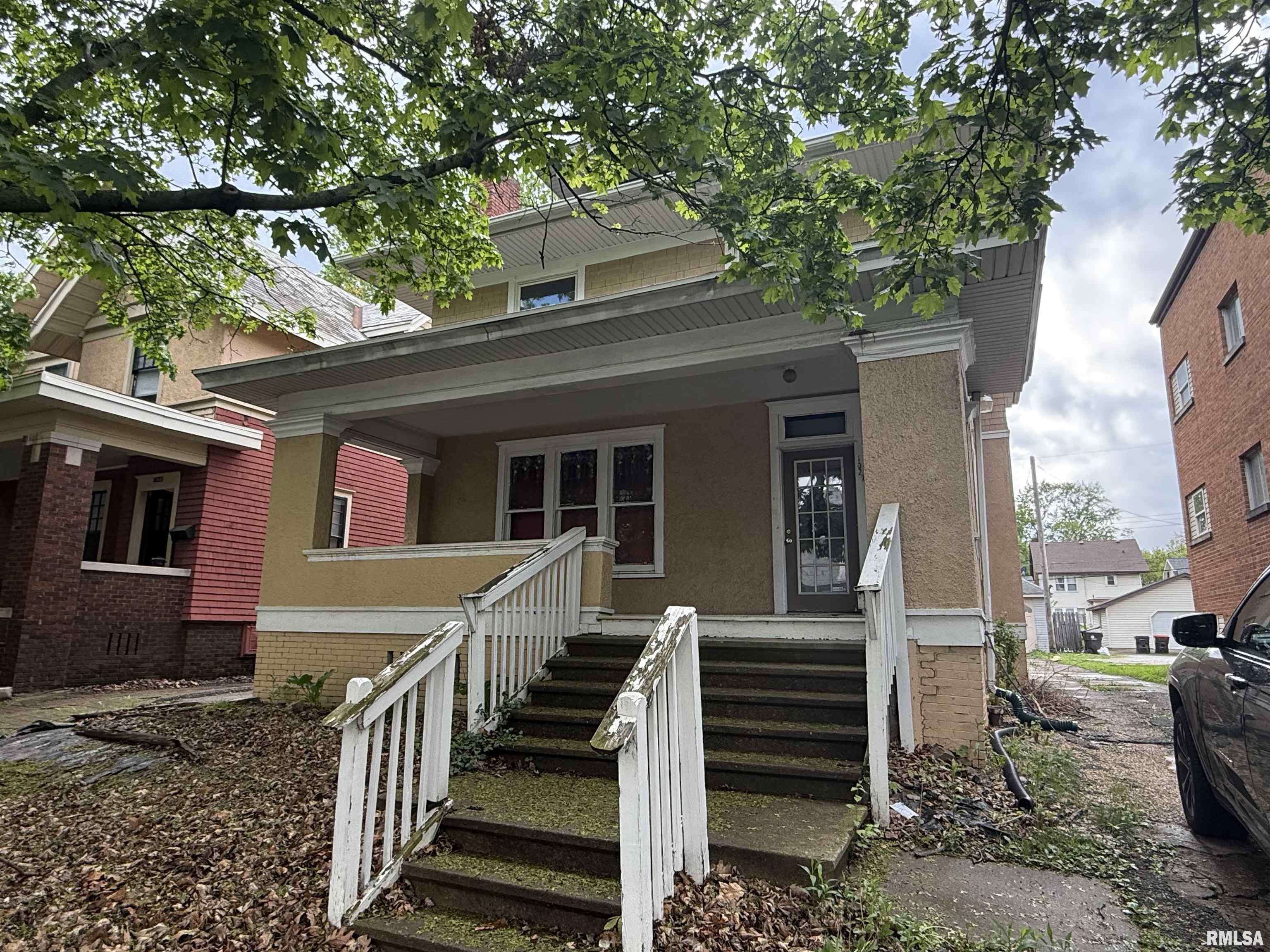 Peoria, IL 61606,1027 N UNIVERSITY ST